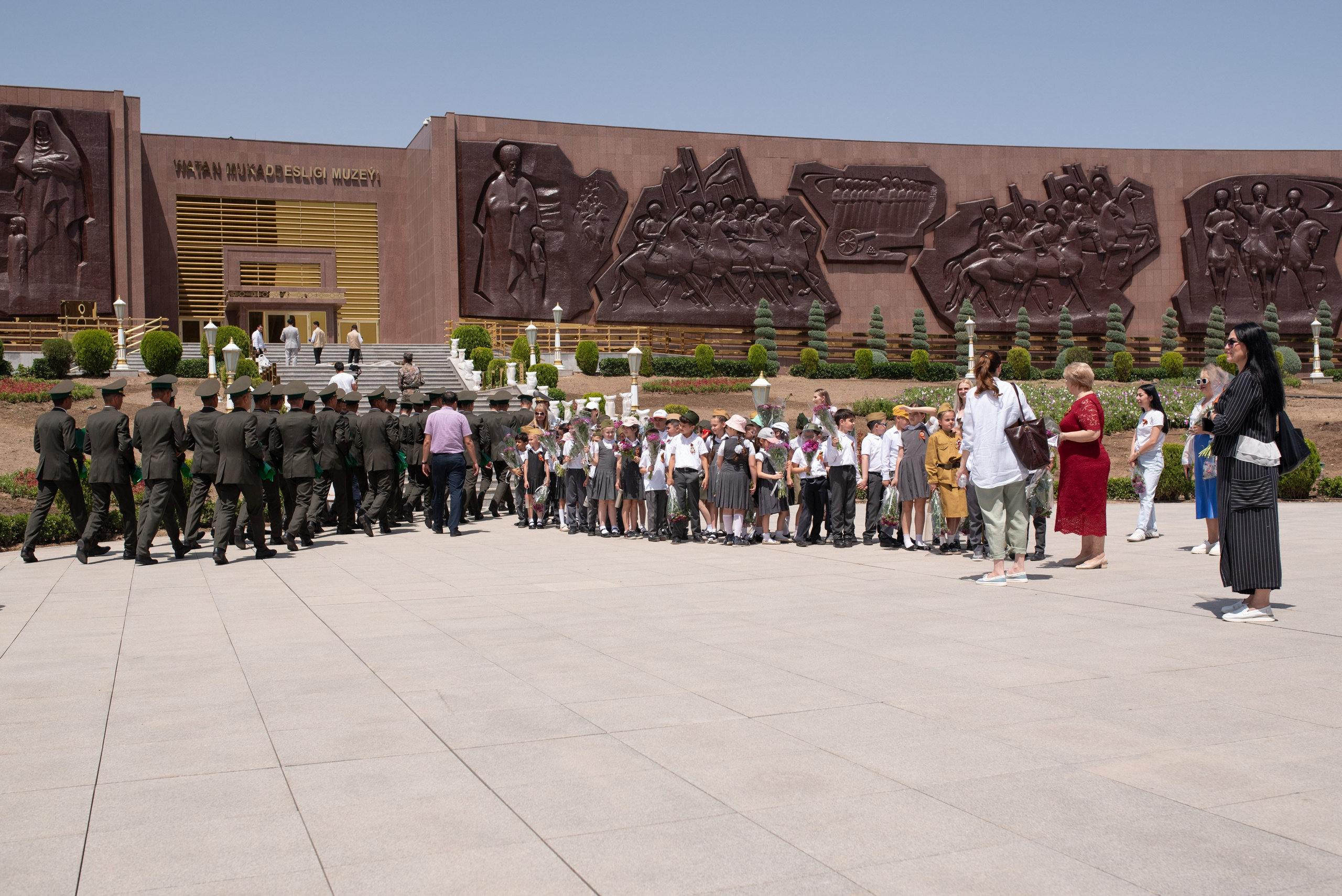 Вечный огонь 2"А» класс. Ваш фотограф в Ашхабаде Гамлет Осипов