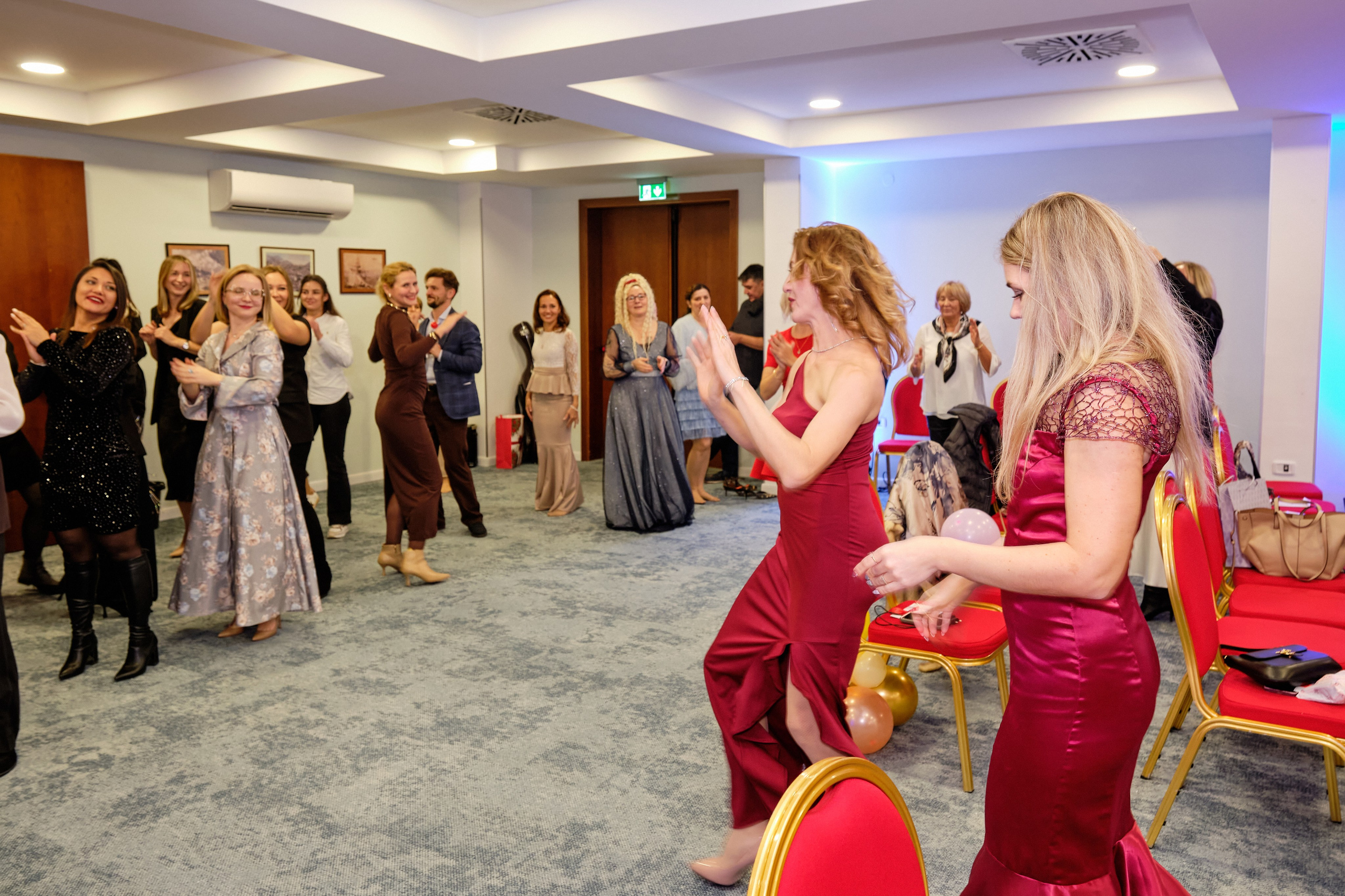 Фоторепортаж з благодійного Новорічного балу у Чорногорії. Портретний фотограф Альона Новгородцева