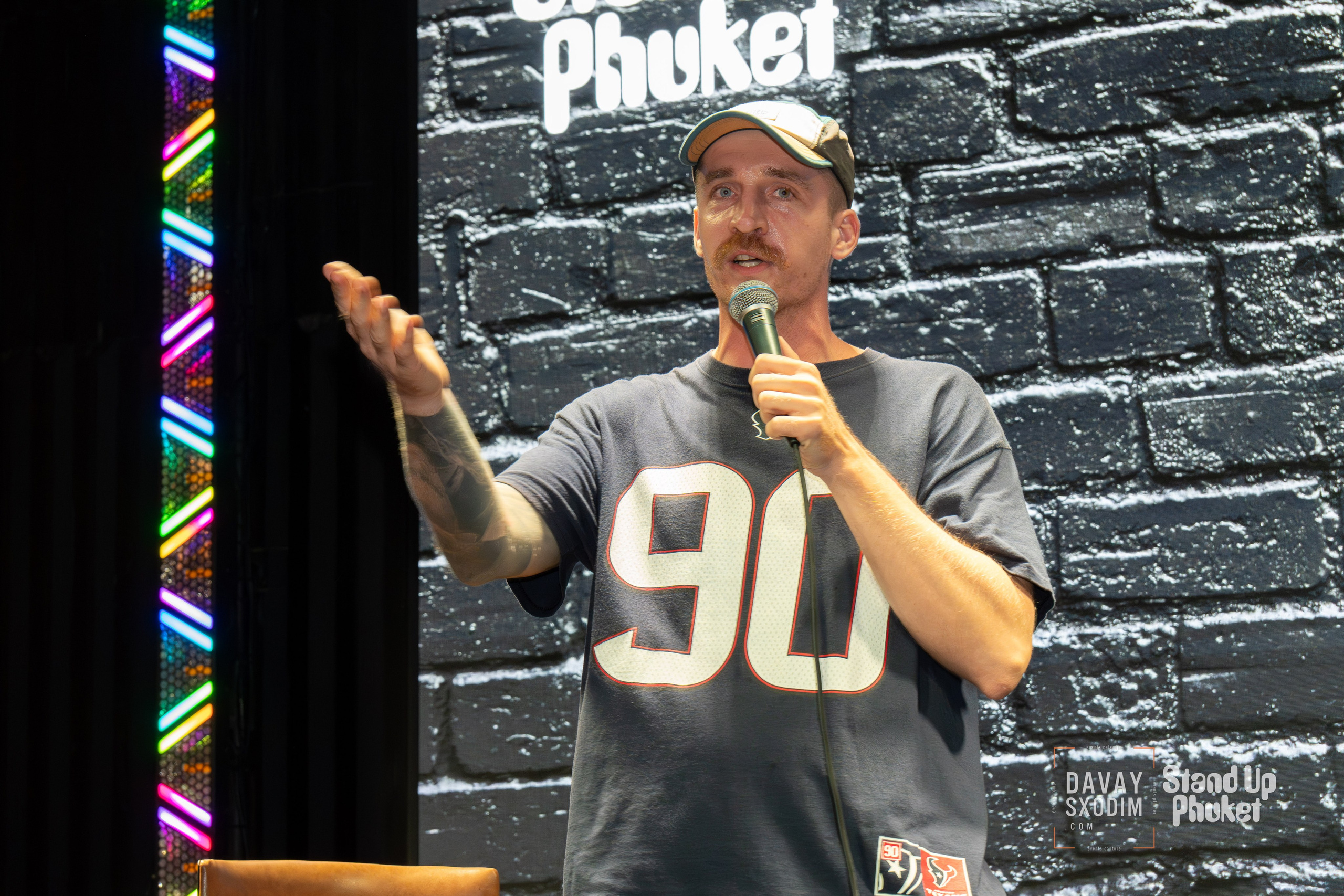 Standup Влада Лапина | Фоторепортаж | Афиша | DAVAYSXODIM.com PHUKET. АФИША|ФОТОРЕПОРТАЖИ|ИВЕНТЫ|ПХУКЕТ