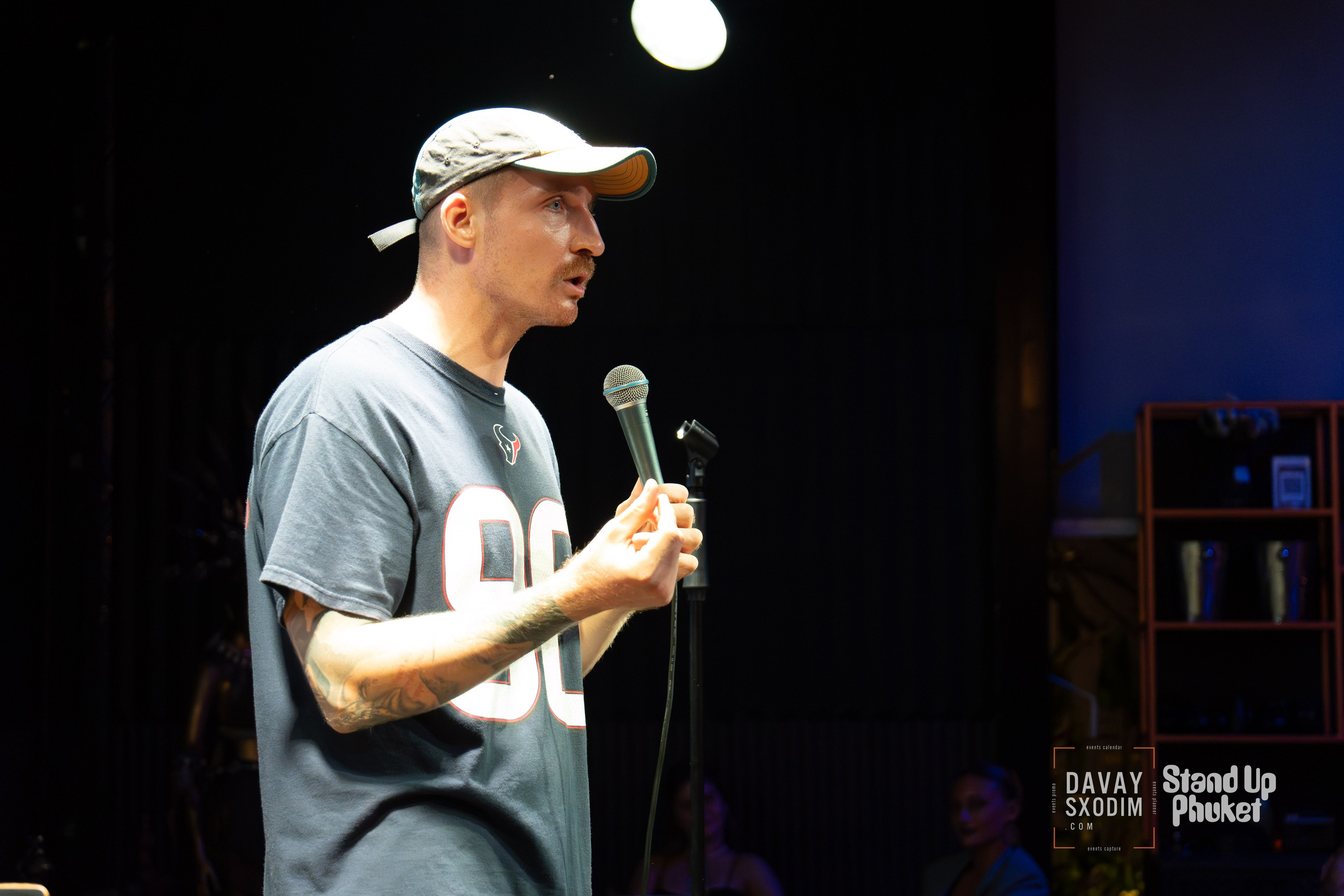 Standup Влада Лапина | Фоторепортаж | Афиша | DAVAYSXODIM.com PHUKET. АФИША|ФОТОРЕПОРТАЖИ|ИВЕНТЫ|ПХУКЕТ