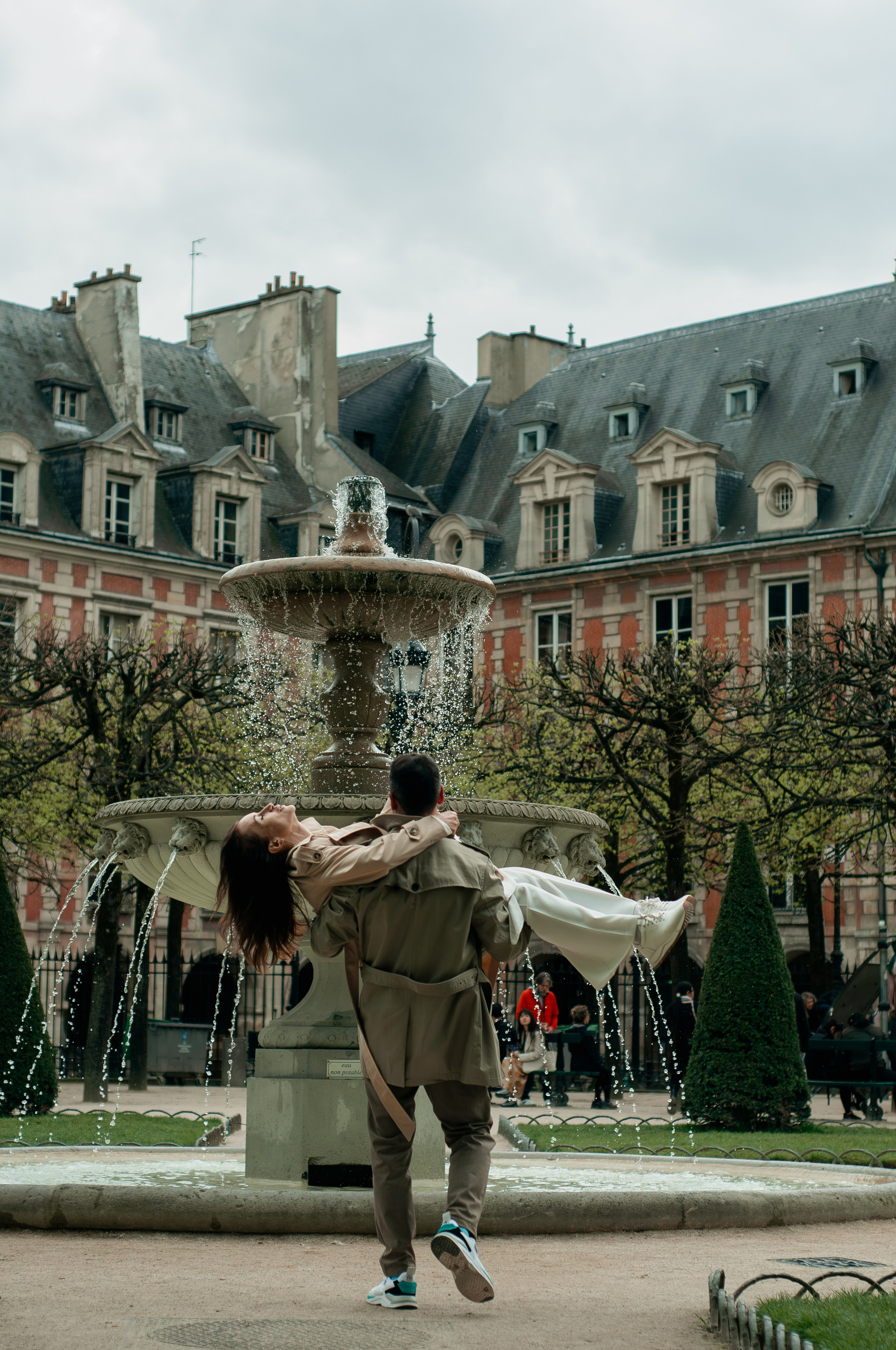 Street couple photoshoot. Paris photographer — Polina Osipova