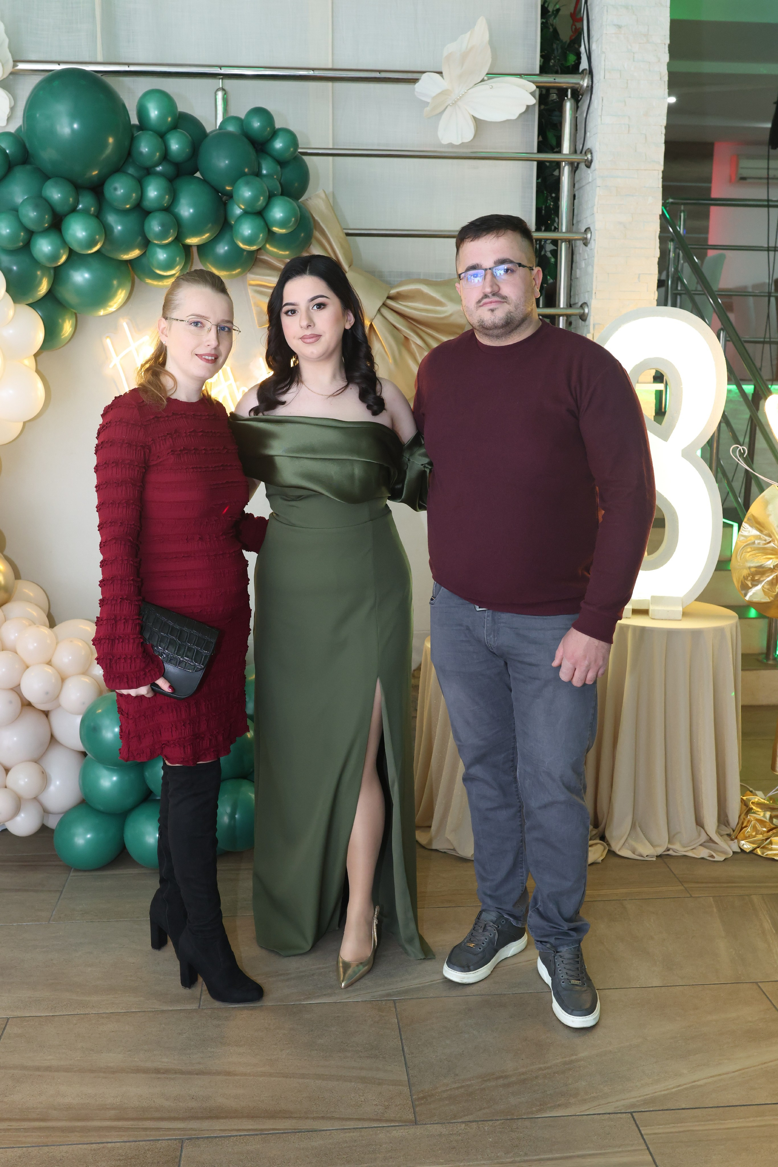 Sarin 18ti rođendan. Foto Simic Jagodina