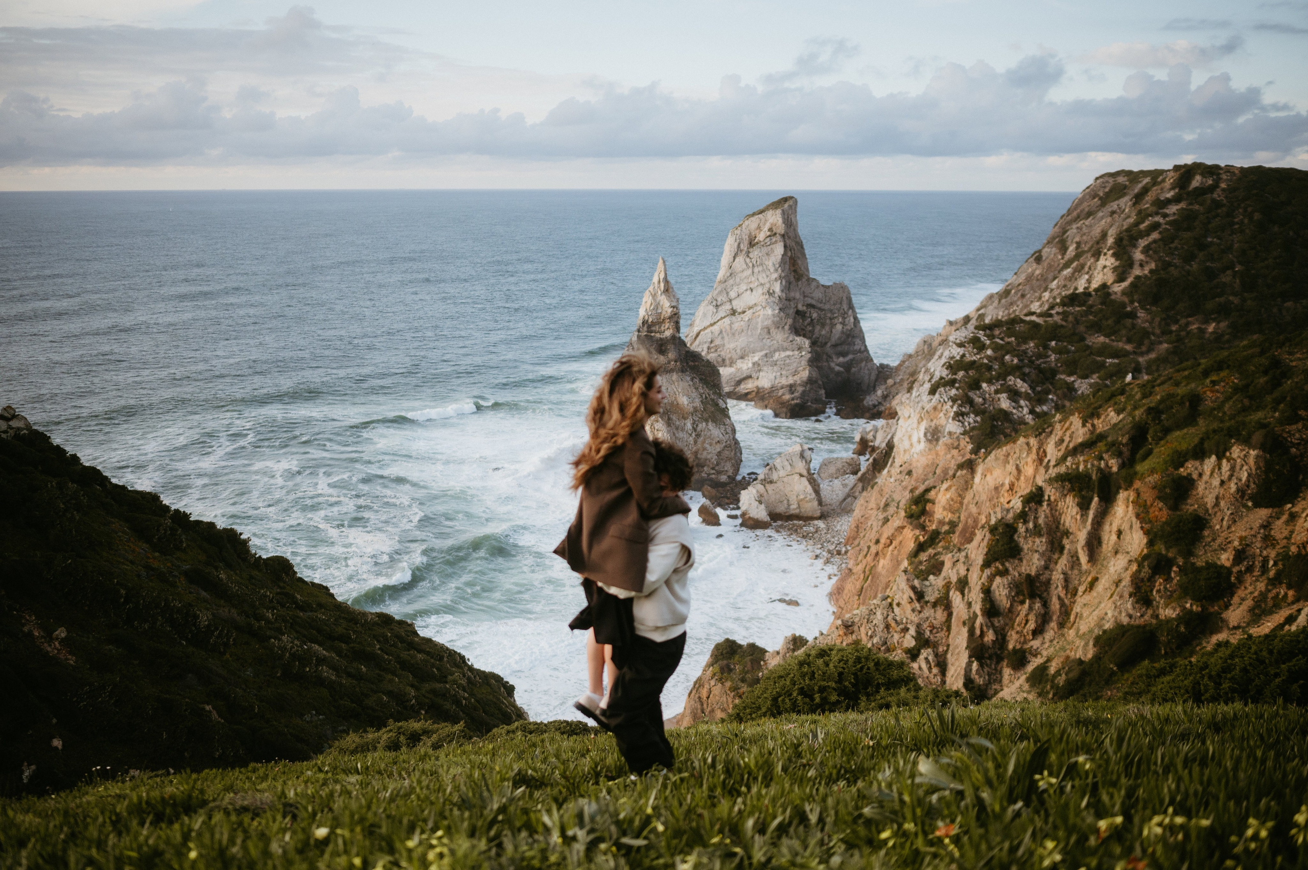 Praia da Ursa – ședință foto de cuplu într-un loc magic din Portugalia. Valentin Melen — wedding photographer