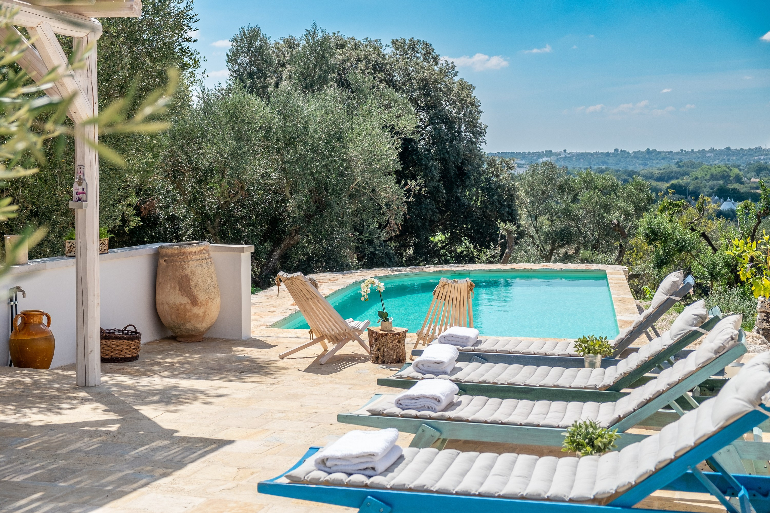 Amazing view of a B&B in the Cisternino countryside (Valle D'Itria, Martina Franca, Apulia, Alberobello, Cisternino, Ostuni, Apulia)
