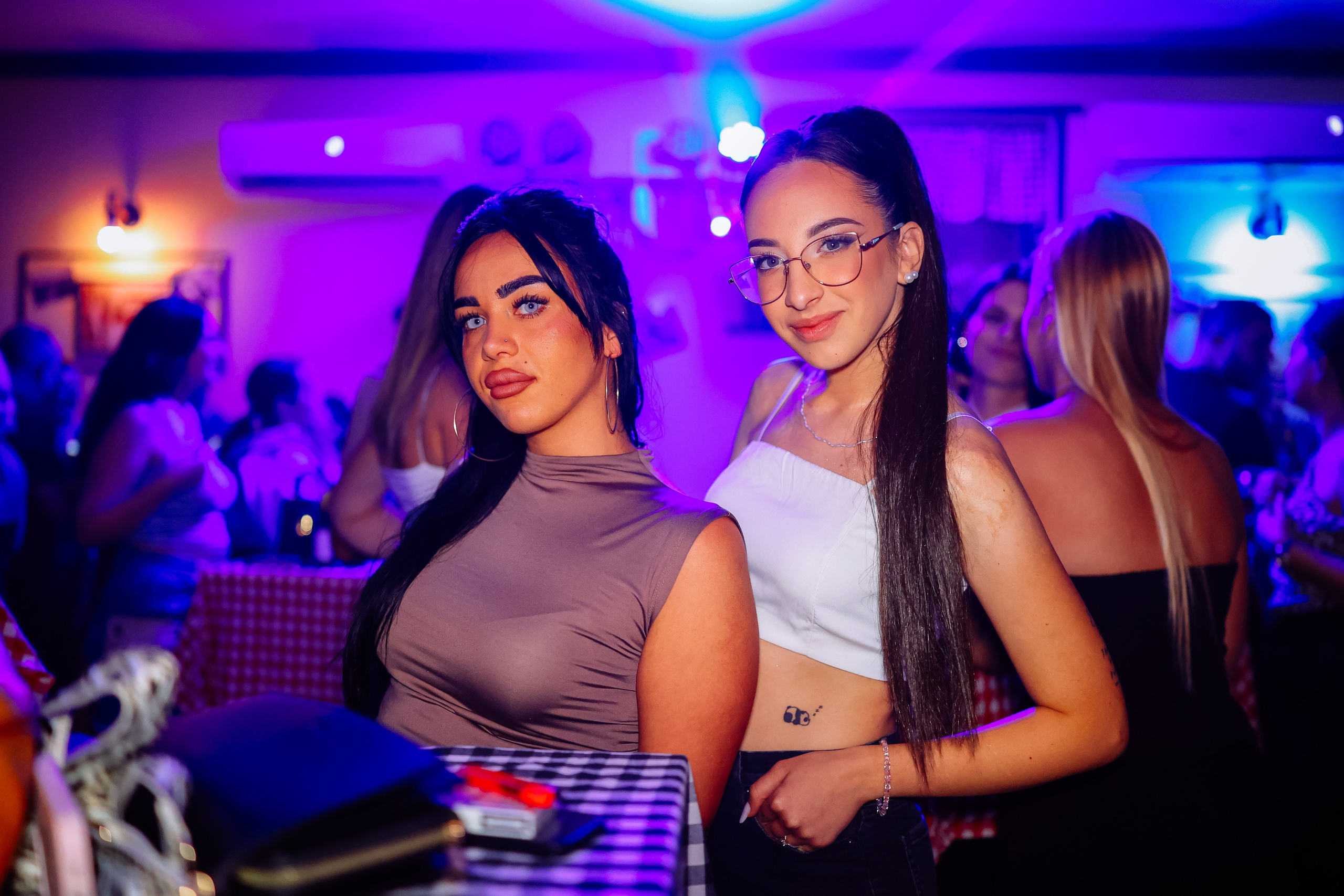 Zurke 90tih — Kafana Gradska Biblioteka. Foto Simic Jagodina