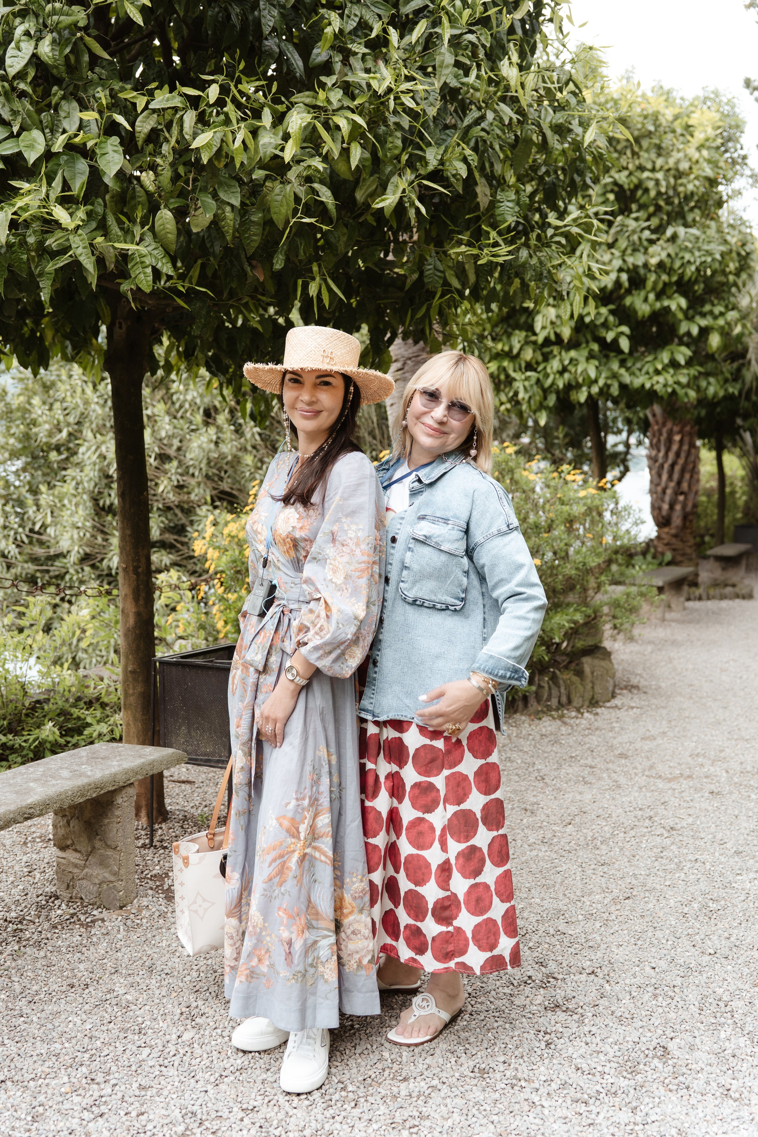 NATALY AND TATIANA_ ISOLA BELLA AND MADRE _LAKE MAGGIORE. PHOTOGRAPHER IN ITALY