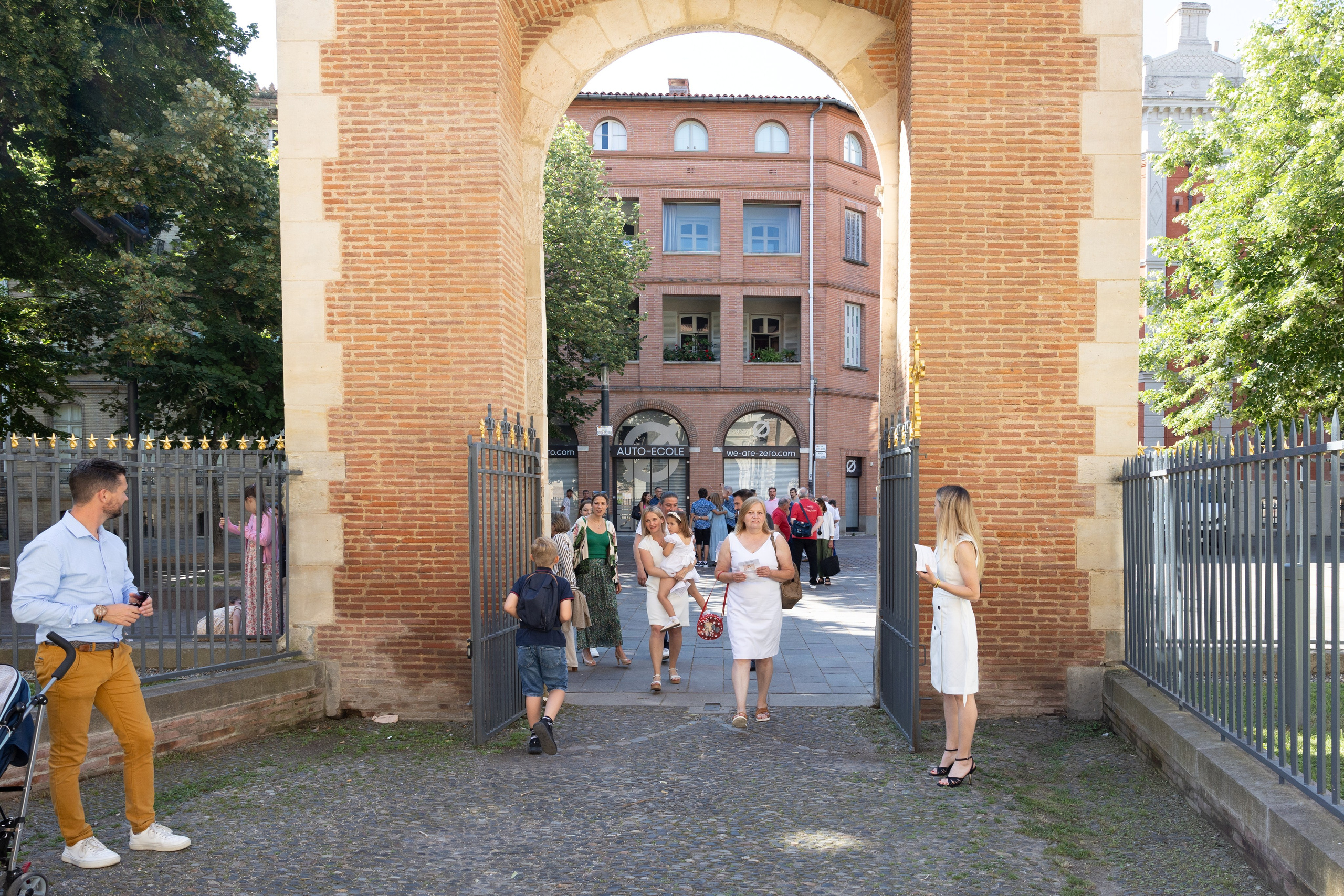 The Baptism of Diana in the Church of Saint-Sernin in Toulouse. Eugénie Smirnova — Photographe à Toulouse et dans le Sud-Ouest