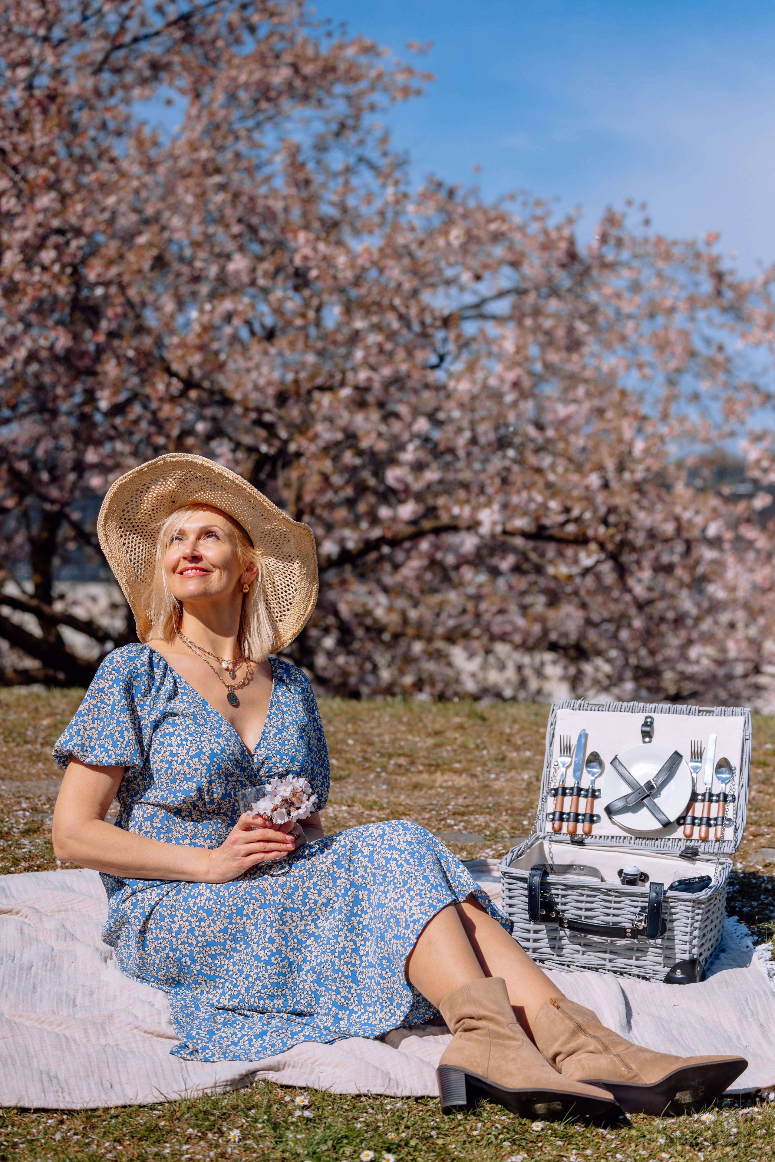 Blütezeit im Olympiapark München. Hochzeitsfotograf München Taufe Familienfotograf Tanja Mauke