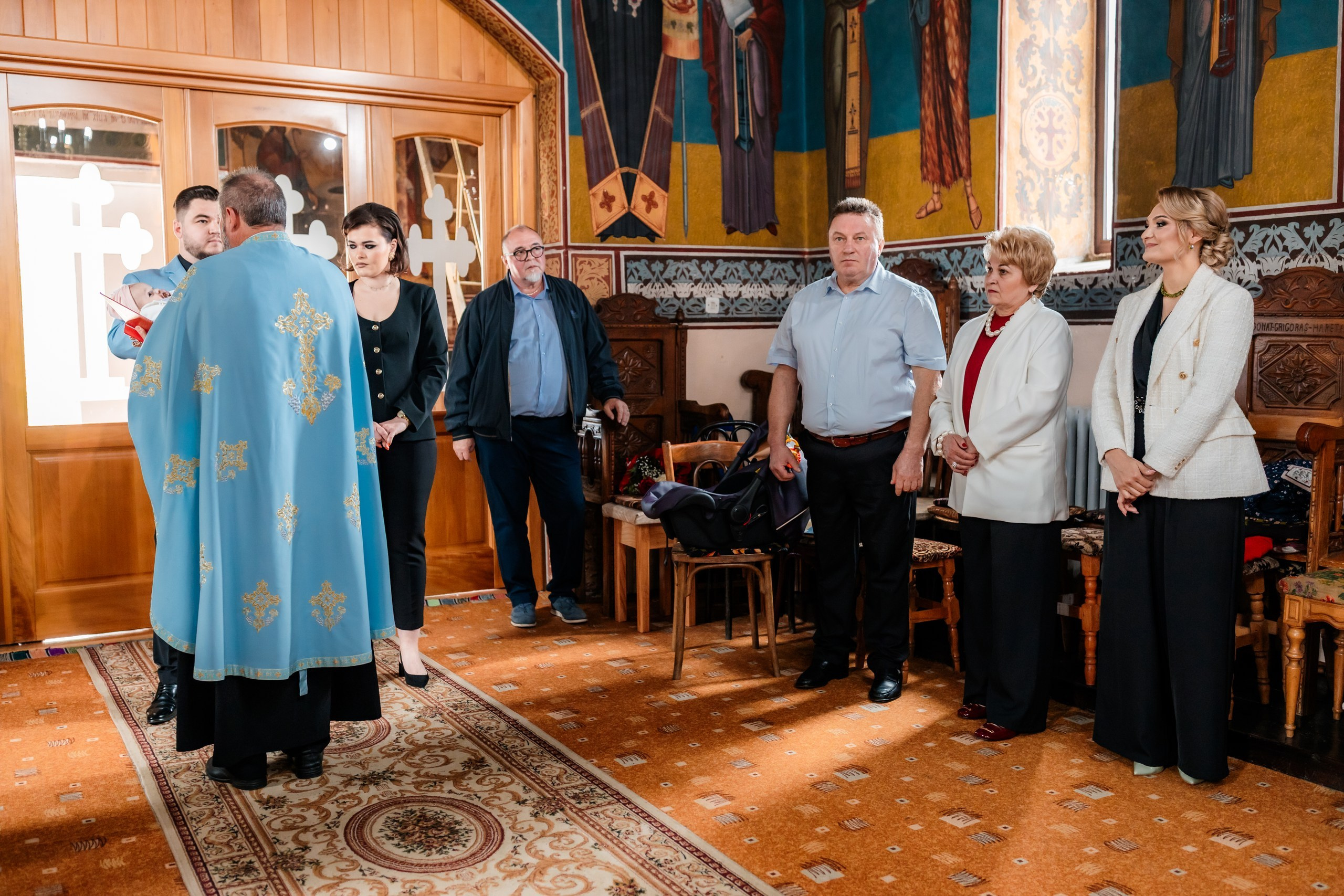 fotograf botez , fotografie botez Botoșani, fotograf Alin Chirilă, amintiri botez, fotografii botez, botez Miruna Parascheva, fotograf copii, fotografie botez în Botoșani-alt="botez , fotografie botez Alin Chirilă, amintiri botez, fotografii emoționante botez Botoșani"-- fotografii-botez-bebelus- amintiri-botez-micuț- moment-sfânt-crestinare- fotografie-emotionanta-botez- detalii-botez-bebelusi- parinti-fericiti-la-botez- fotograf-botez-profesionist- botez-in-biserica-ortodoxa- micuț-botezat-cu-emoție- zâmbete-și-lacrimi-la-botez- bebeluș-la-cristelniță- decor-botez-colorat- botez-cu-dragoste-și-credință- emotie-pura-la-botez- fotograf-botez-botosani- botez-iasi-suceava-fotograf- amintiri-nepretuite-botez-- Preotul ținându-l pe micuțul Mathias Gabriel la botez, în biserica Înălțarea Domnului, Copălău  - Detalii de la botezul lui Mathias – lumânare, trusou și icoană  - Familia lui Mathias Gabriel alături de micuț, în ziua botezului  - Portret emoționant cu mama și bebelușul în brațe, în biserică,fotograf profesionist evenimente Botoșani, Iași, Suceava, Fălticeni, Bacău, Pașcani, Roman - AlinoFotoStudio by Alin Chirilă - servicii foto nuntă, botez, cununie, ședințe foto creative, albume personalizate, fotografii emoționante și calitative pentru cele mai importante momente din viață,fotograf nuntă Botoșani Alin Chirilă,  ședință foto botez Iași - AlinoFotoStudio,  servicii fotograf profesionist evenimente Suceava,  fotograf cununie civilă Fălticeni - Alin Chirilă,  album foto nuntă personalizat Bacău.“Bebeluș botezat în biserică, ținut în brațe de nași”	•	“Detaliu cu lumânarea de botez decorată cu flori albe”	•	“Părinți emoționați alături de copilul lor la ceremonia de botez”	•	“Masa festivă de botez cu decor tematic și tort personalizat”	•	“Momentul în care preotul toarnă apă sfințită pe fruntea bebelușului”	“Bebeluș în rochie albă de botez, zâmbind în brațele mamei”	•	“Detaliu cu cruciulița de botez așezată pe o pernă de satin”	•	“Părinți și nași aprinzând lumânările în timpul ceremoniei de botez”	•	“Tort de botez decorat cu figurine tematice și numele copilului”	•	“Copil botezat dormind liniștit în pătuțul decorat festiv”	•	“Momentul în care preotul binecuvântează copilul în fața altarului”	•	“Invitați adunându-se în jurul mesei festive la petrecerea de botez”	•	“Bebeluș ținând în mână o jucărie personalizată primită la botez”	•	“Familie fericită pozând împreună după ceremonia de botez”	•	“Decor tematic cu baloane și flori la locația petrecerii de botez” fotograf Botoșani fotograf evenimente fotograf botez Alin Chirila fotograf alinofotostudio.fotograf botez Amelis Maria, fotografie botez Botoșani, fotograf Alin Chirilă, amintiri botez, fotografii botez, botez Amelis Maria, fotograf copii, fotografie botez în Botoșani,