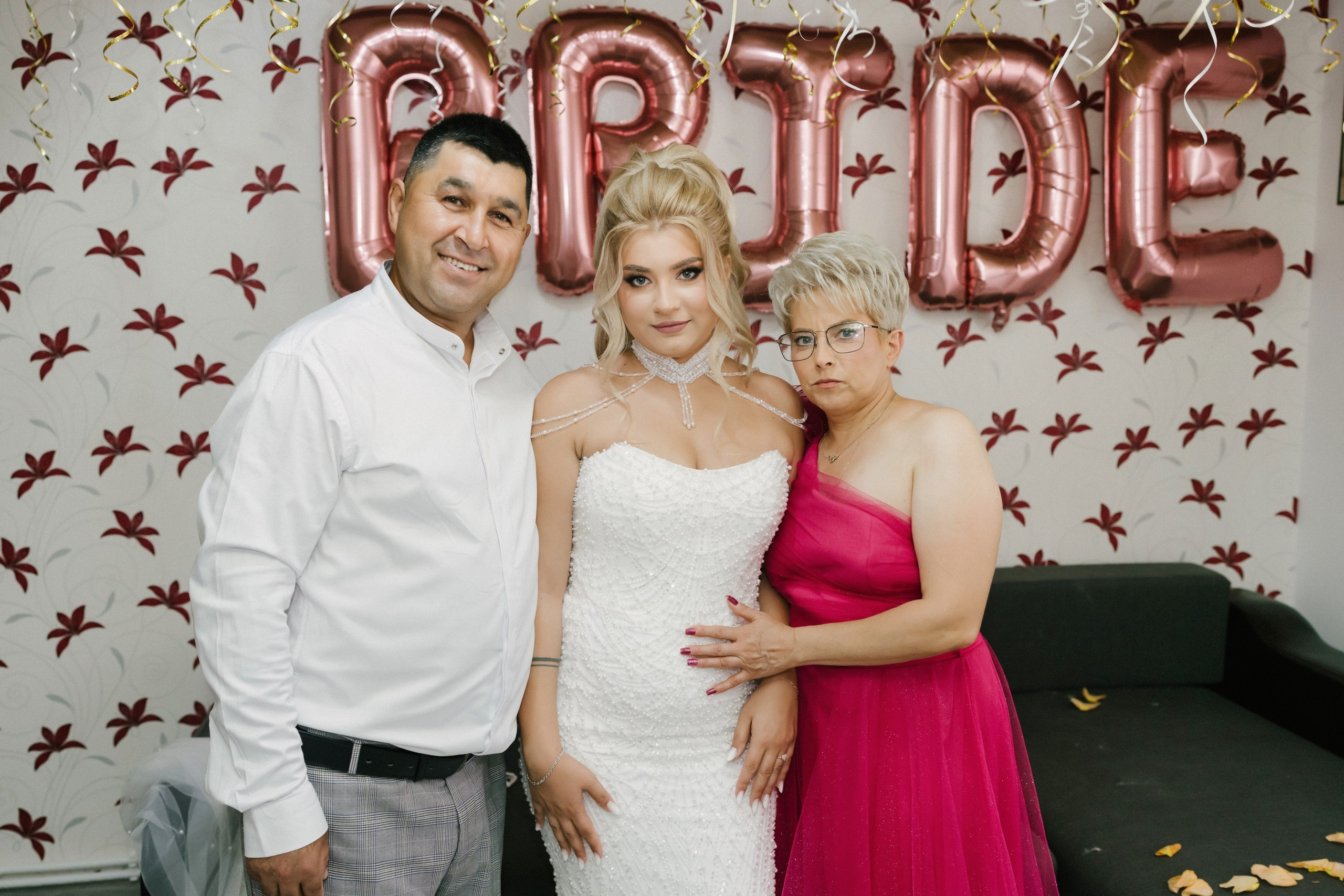 - mireasă Lavinia pregătire casa părintească Hârlău- mire Mihai pregătire Flămânzi cavalerii de onoare- fotograf nuntă Casa Jorovlea- ședință foto miri Mihai și Lavinia- nuntă elegantă Casa Jorovlea- fotografie de nuntă naturală România- domnișoare de onoare pregătire mireasă- emoții nuntă biserică- dansul mirilor Casa Jorovlea* fotograf profesionist nuntă Botoșani Iași* fotografie documentară de nuntă- familie și prieteni la nuntă- nași Mihai și Nicoleta nuntă- portret mireasă în lumină naturală- petrecere nuntă Casa Jorovlea- Nuntă Mihai și Lavinia – momente emoționante din ziua nunții, pregătirile mirilor în Hârlău și Flămânzi, ceremonia religioasă și ședința foto realizată de  AlinoFotoStudio -  Mireasa Lavinia în timpul pregătirilor la Hârlău-  Mihai pregătit de cavalerii de onoare în Flămânzi - Ceremonia religioasă a mirilor Mihai și Lavinia-Ședință foto romantică de nuntă Mihai și Lavinia - Dansul mirilor la petrecerea de nuntă -  fotograf nuntă Iași-  fotograf nuntă Botoșani- wedding photography Romania- AlinoFotoStudio - AlinoFotoStudio - Alin Chirilă fotograf - fotograf Botoșani - fotograf Iași - fotograf Hârlău - fotograf Bacău - fotograf Suceava - fotograf București - fotograf Neamț - servicii foto video - fotograf evenimente - fotograf nuntă - fotograf botez - wedding photographer Romania - ședință foto nuntă - fotografie de eveniment - wedding photography - fotografie profesională - fotograf profesionist România- povestitor prin fotografie, servicii foto - video -profesionale