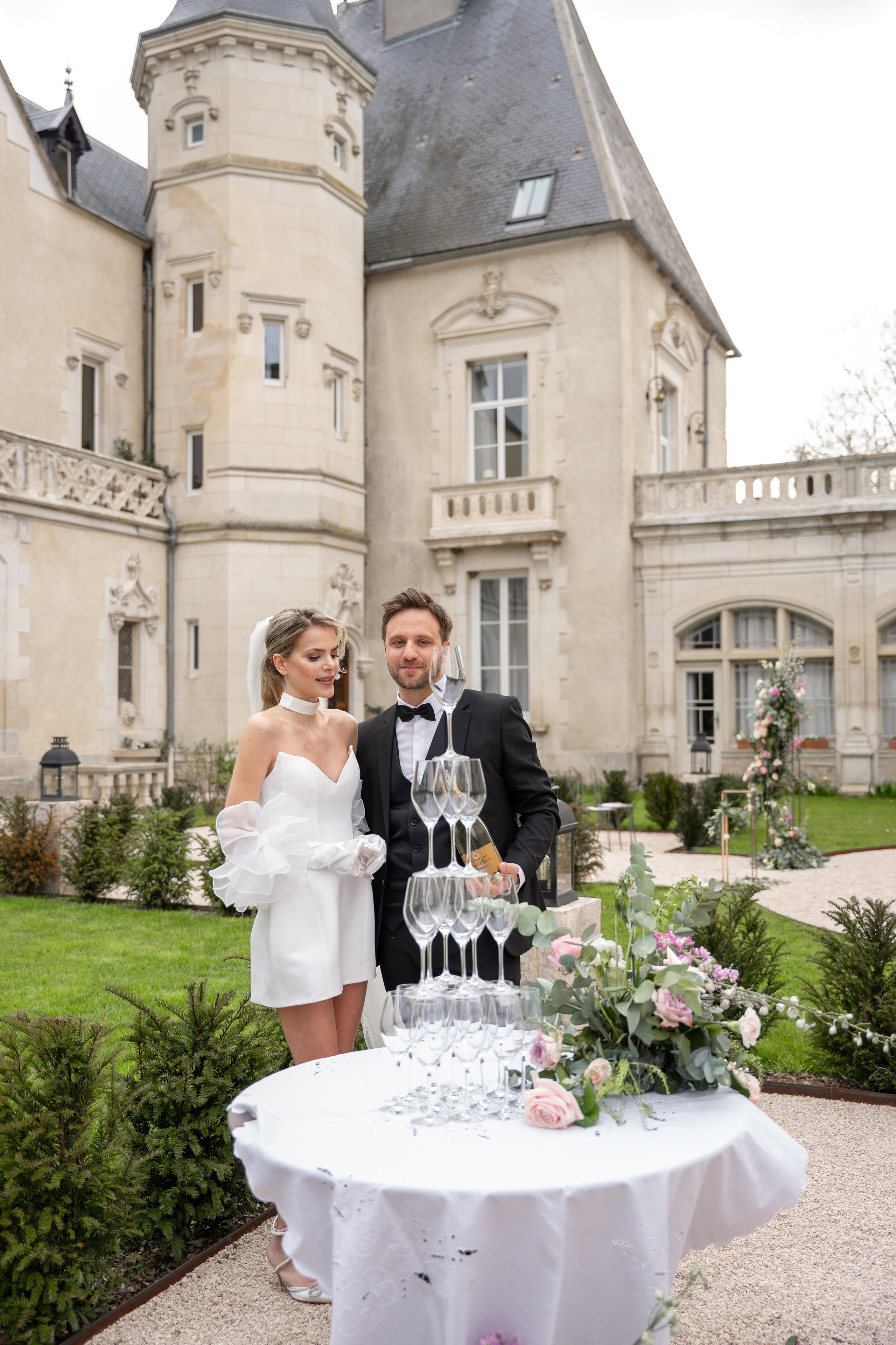 Chateau elopement inspiration. Wedding photographer in Paris Oksana Shum