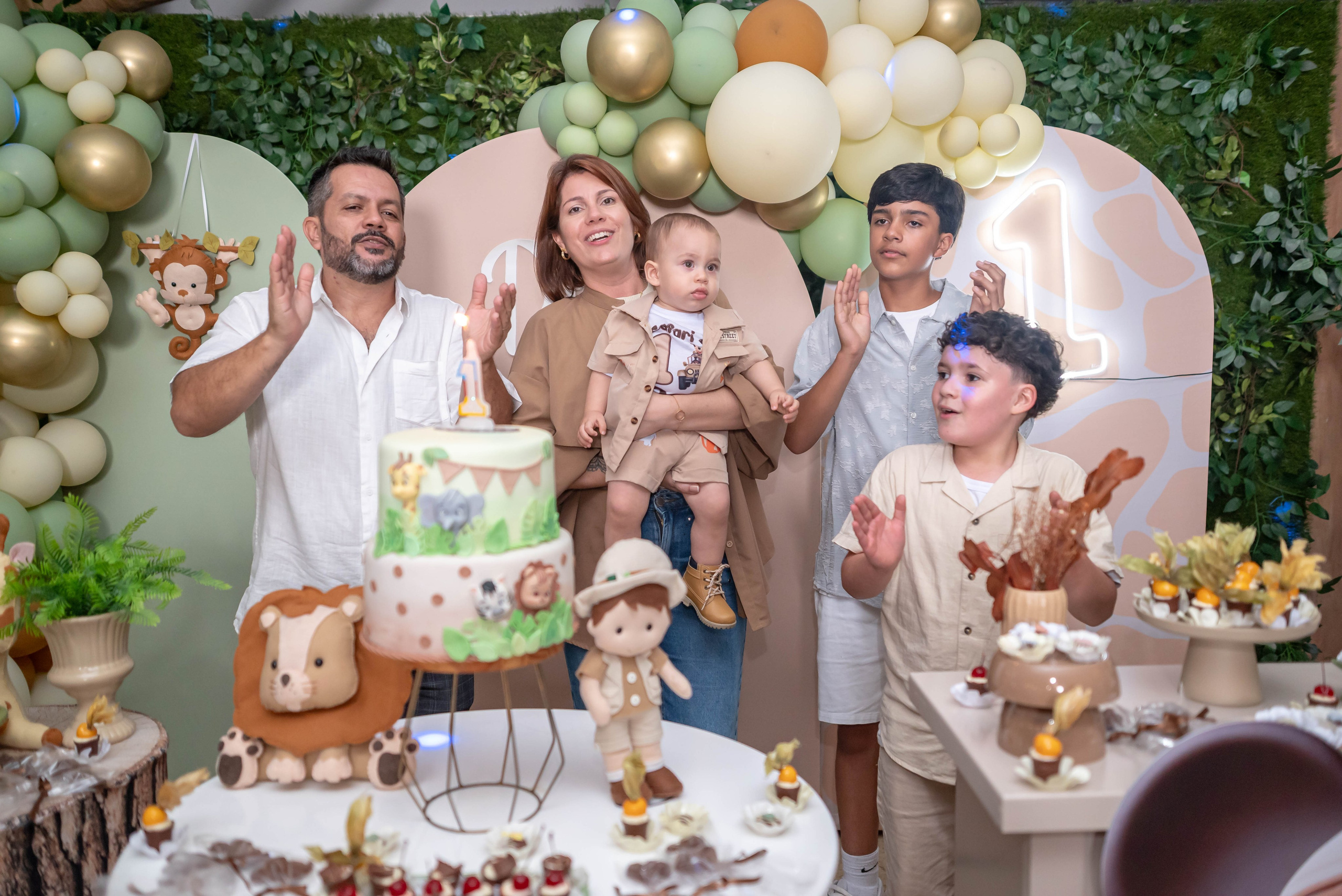 Dom 1 aninho. Wedding photographer Ana Koshi