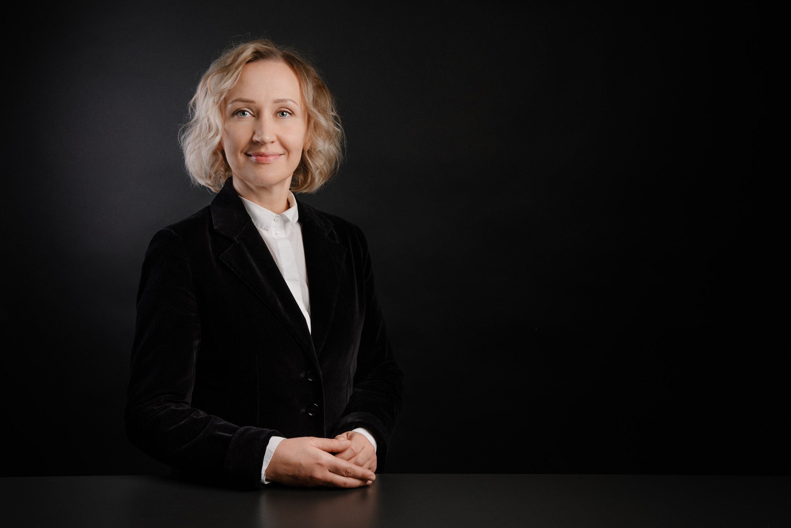 PEOPLE. Hallo! Ich bin Elena und arbeite als Immobilienfotografin