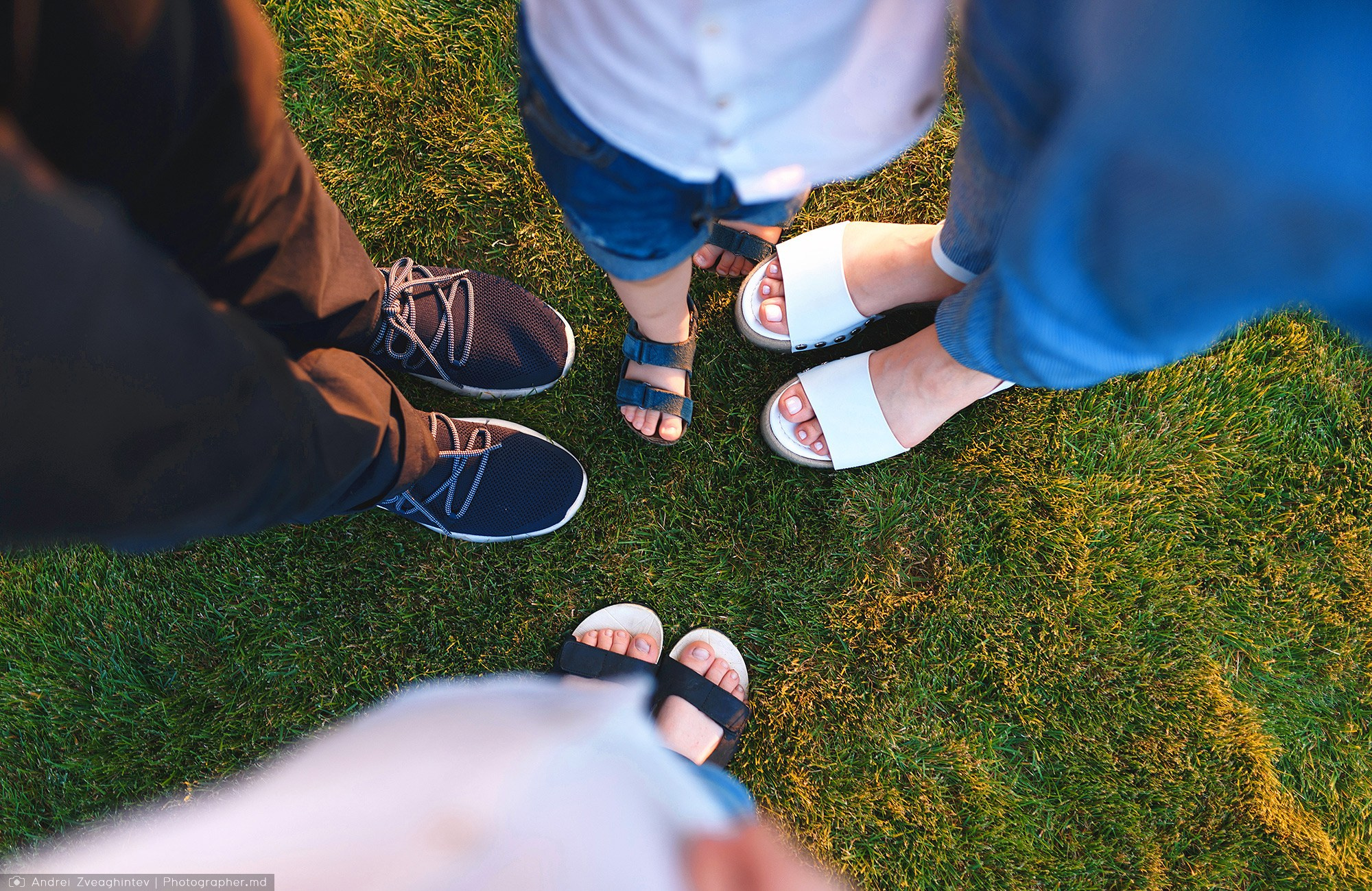 Outdoor family photography in Moldova — photographer Andrei Zveaghintev. Wedding and family photographer in Moldova, Chisinau— Andrei Zveaghintev