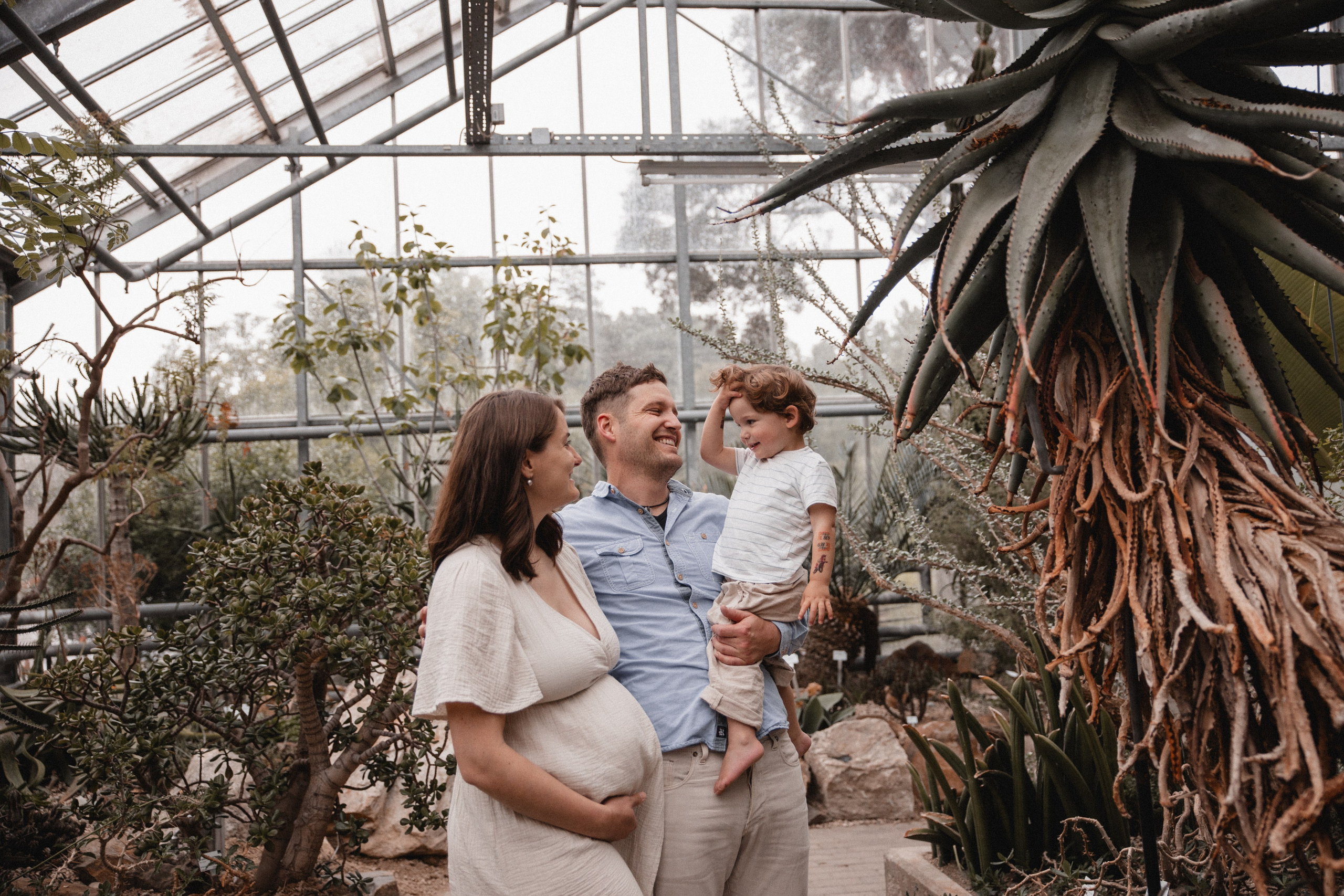 Babybauch Shooting im Botanischen Garten Bochum | Reiche Fotografie. Hochzeitsfotografin Bochum | Halyna Reiche Fotografie NRW