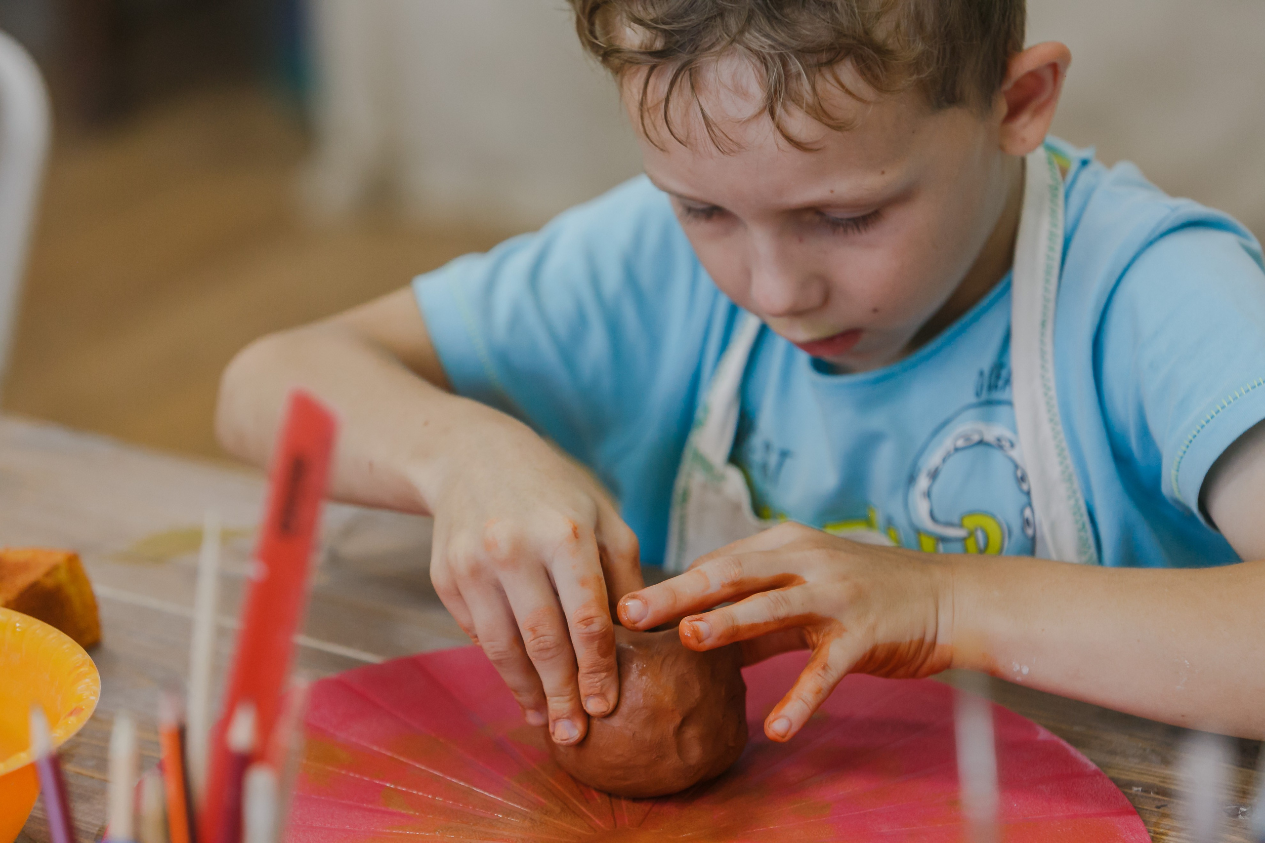 Campamento de verano infantil del taller de cerámica. Fotógrafo de retrato, familia y reportajes en Valencia | España | Europa Vitalii Lumier