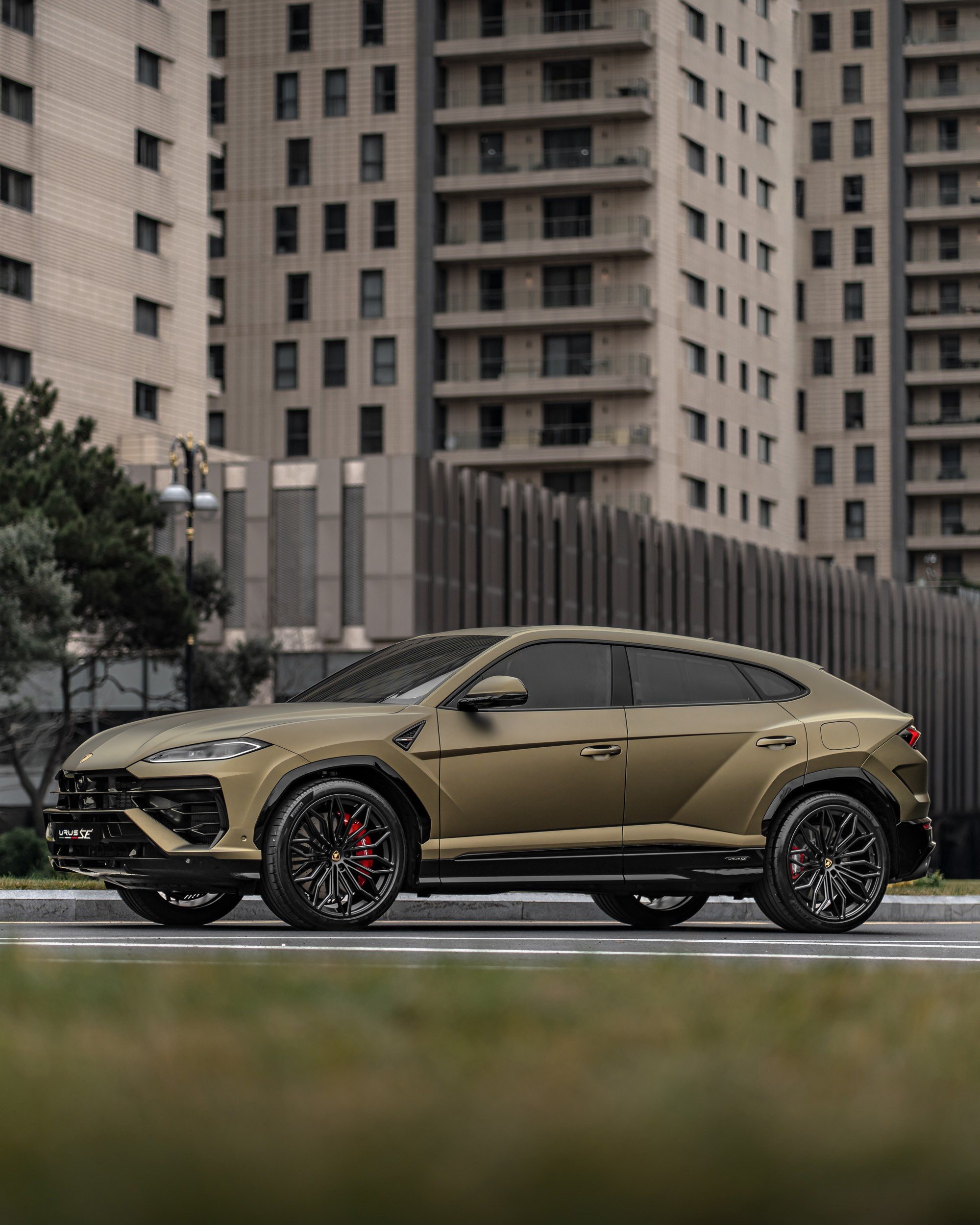 LAMBORGHINI. WORLDWIDE COMMERCIAL AUTOMOTIVE PHOTOGRAPHER