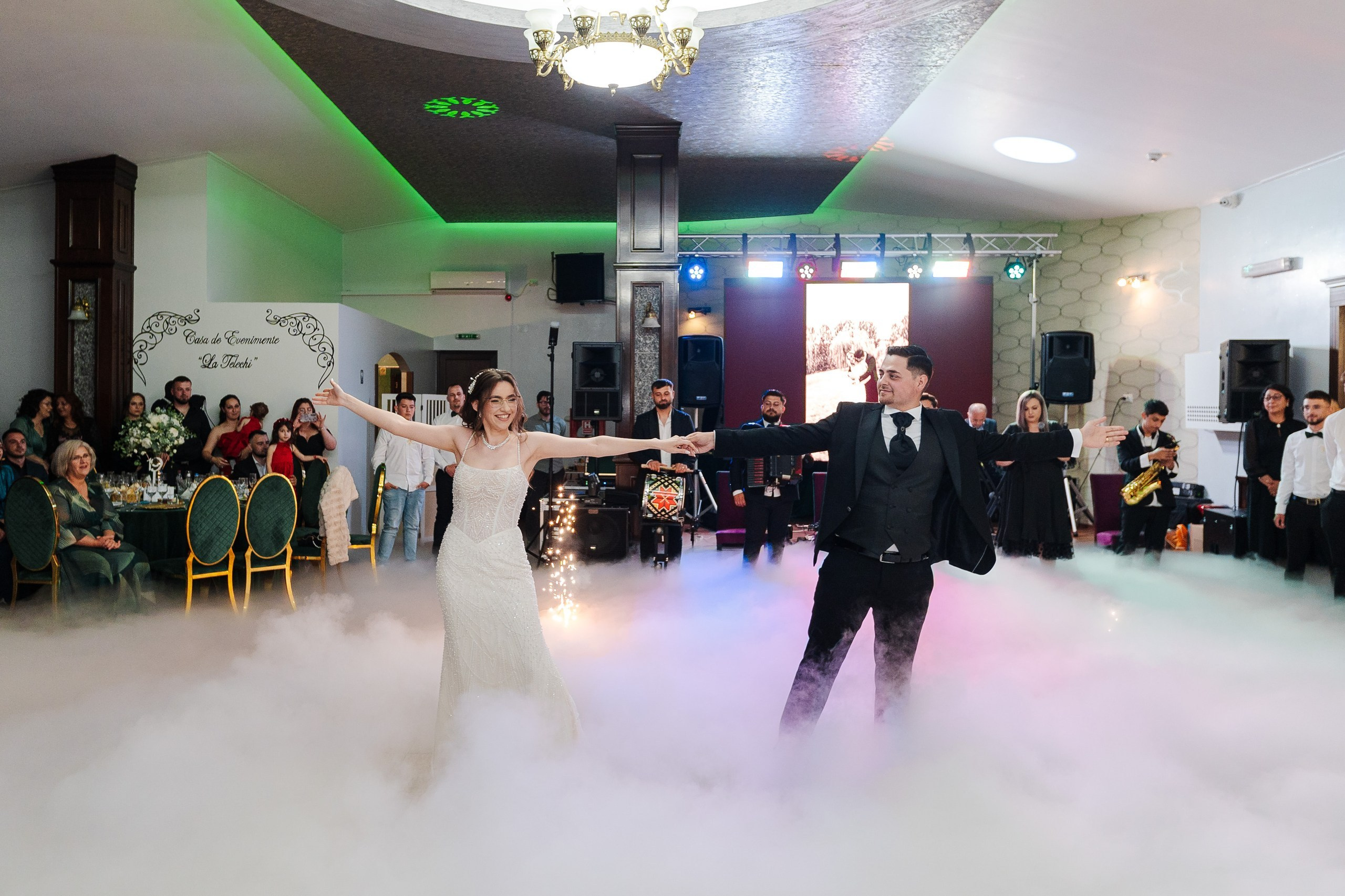 Stefania & Vasi. Ionut Cimpoes FOTOGRAF