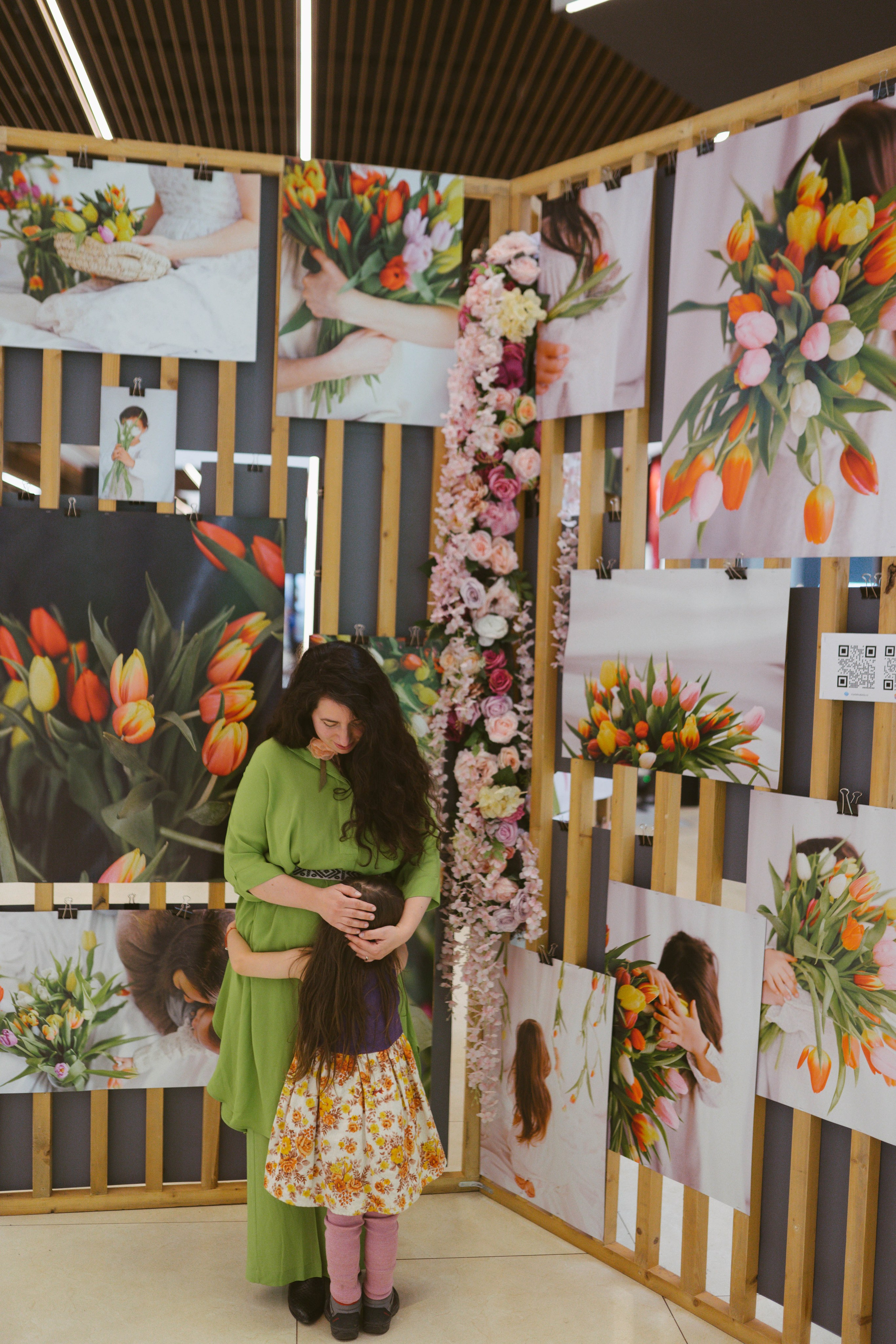 Expozitie Fotografie AFI BRASOVA fi Primăvară: Manifest Vizual despre Viață | Mădălina Beda. Madalina Beda- Artist vizual, fotograf, doula la nastere, consultant babywearing Brasov si in toata tara