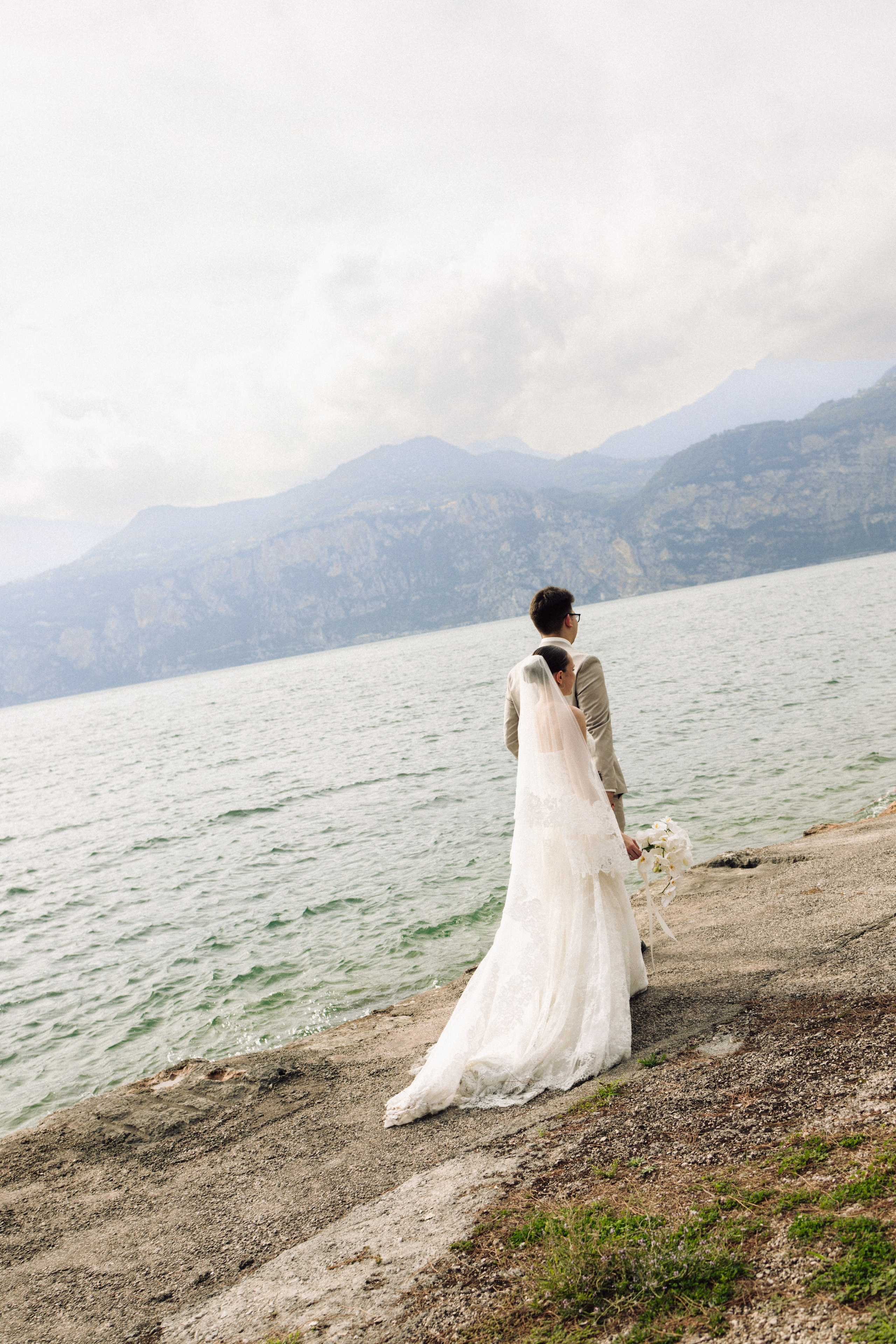 Heartfelt wedding moments at Lake Garda