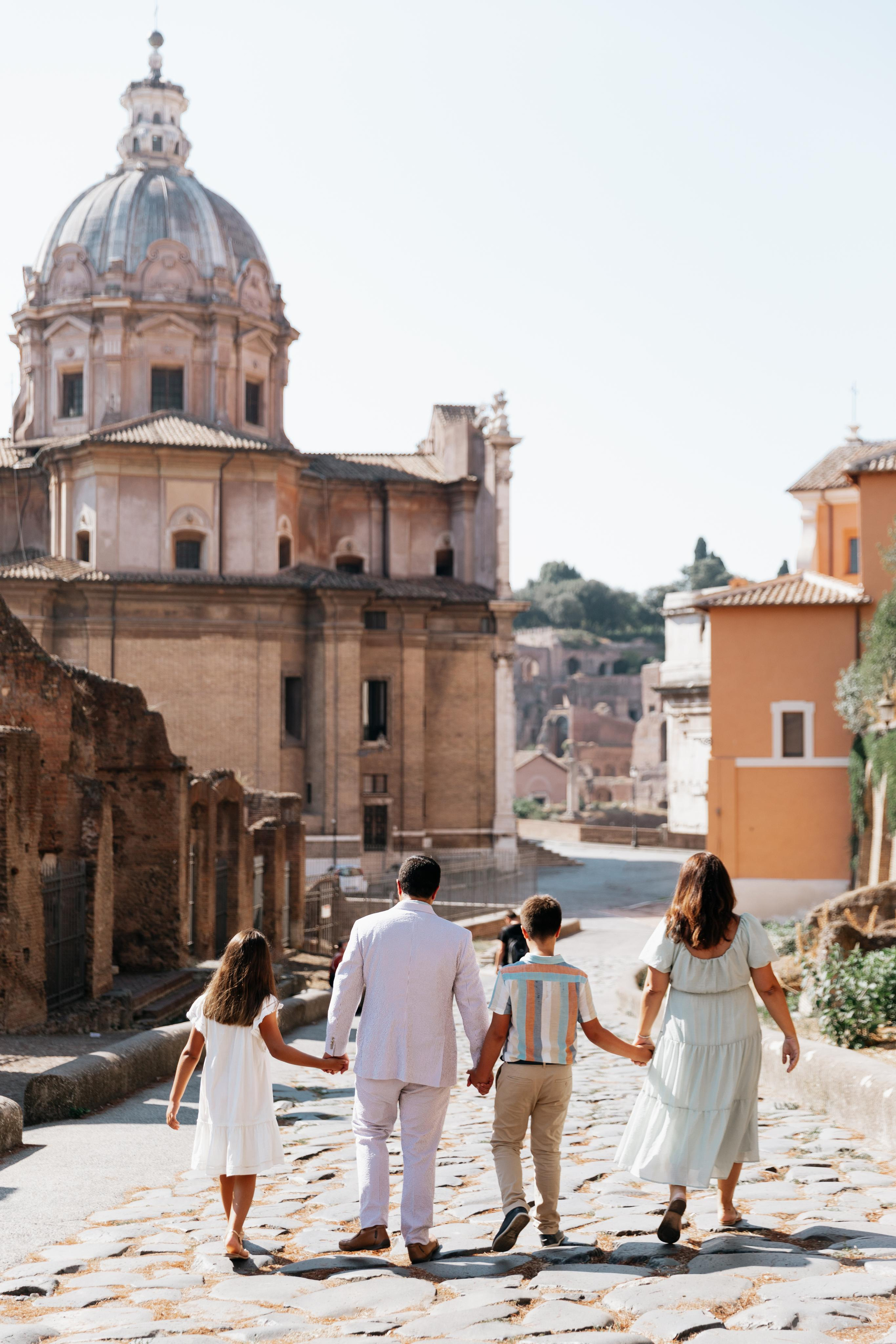 Family photoshoot in Rome. Photographer in Rome