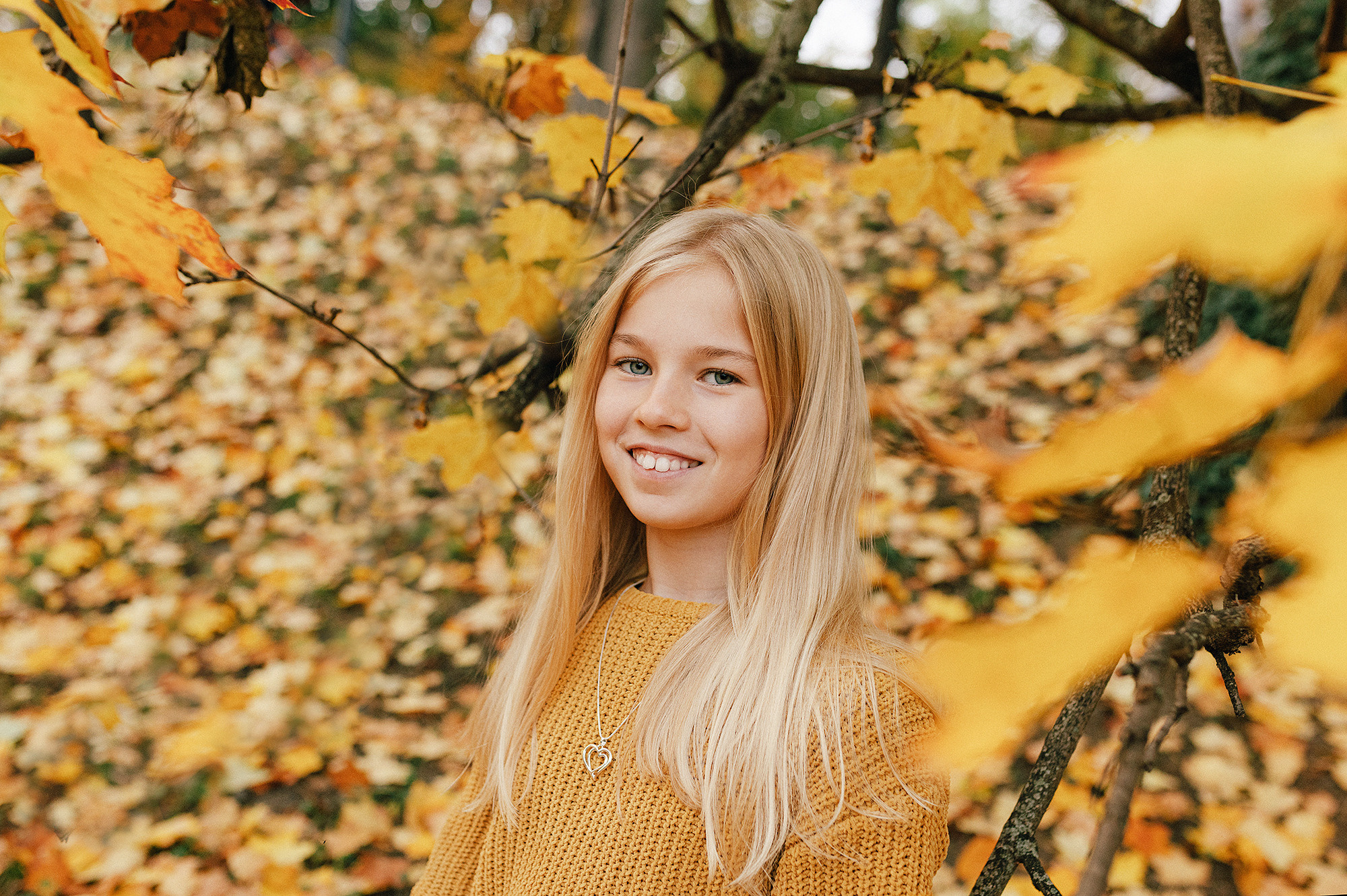 Катя с семьей в осеннем парке. Семейный и свадебный фотограф в Праге Наталья Федори