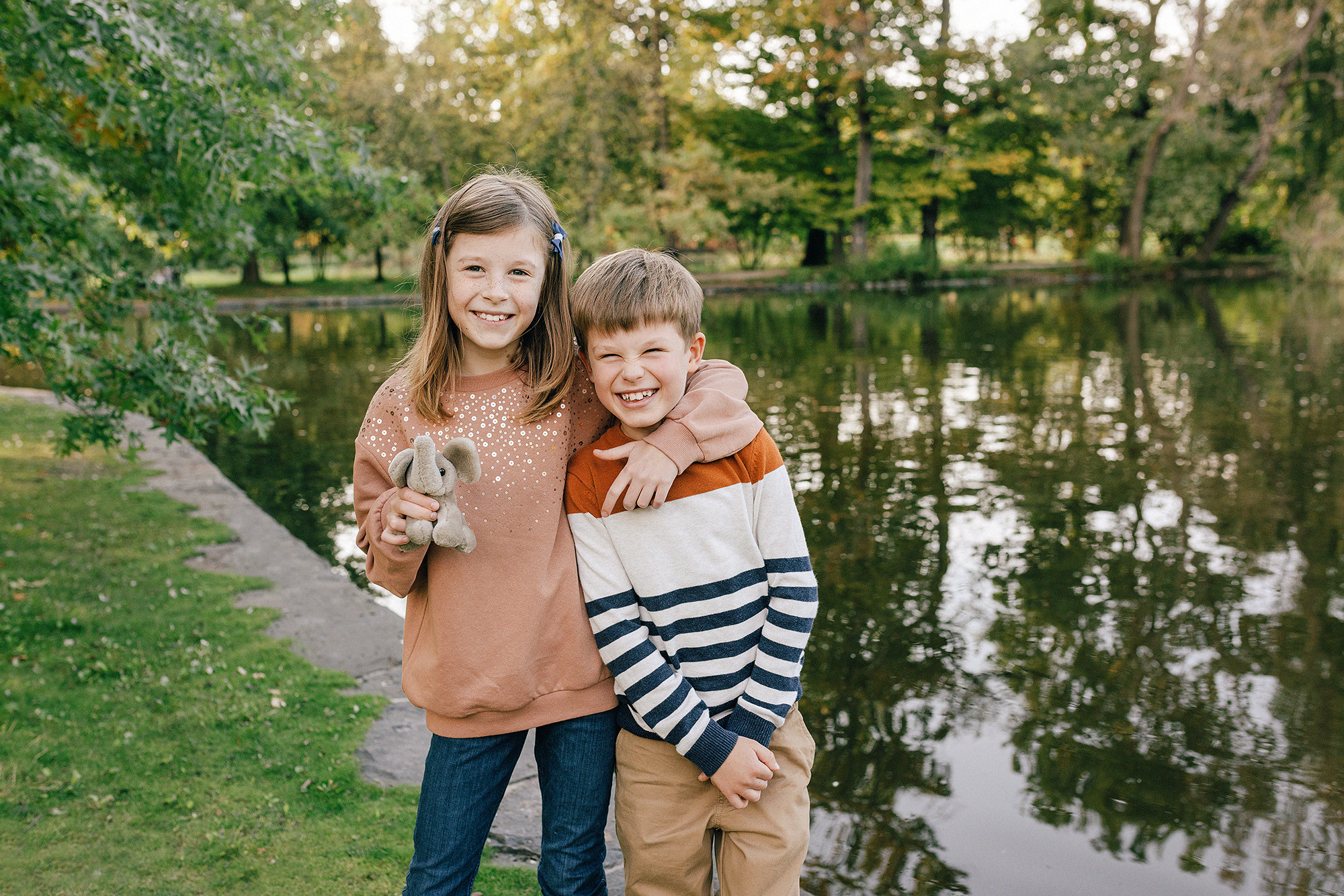 Виолетта и Георгий с детьми в парке. Семейный и свадебный фотограф в Праге Наталья Федори