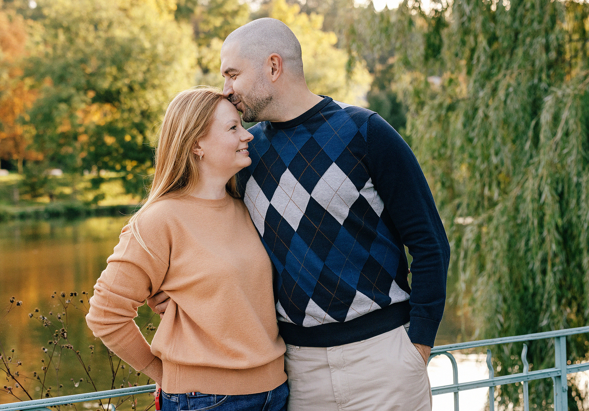 Виолетта и Георгий с детьми в парке. Семейный и свадебный фотограф в Праге Наталья Федори