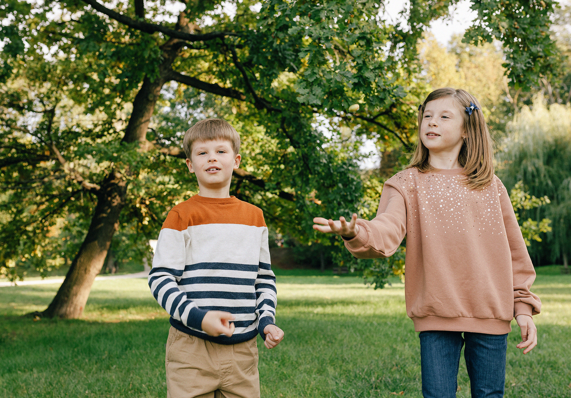Виолетта и Георгий с детьми в парке. Семейный и свадебный фотограф в Праге Наталья Федори