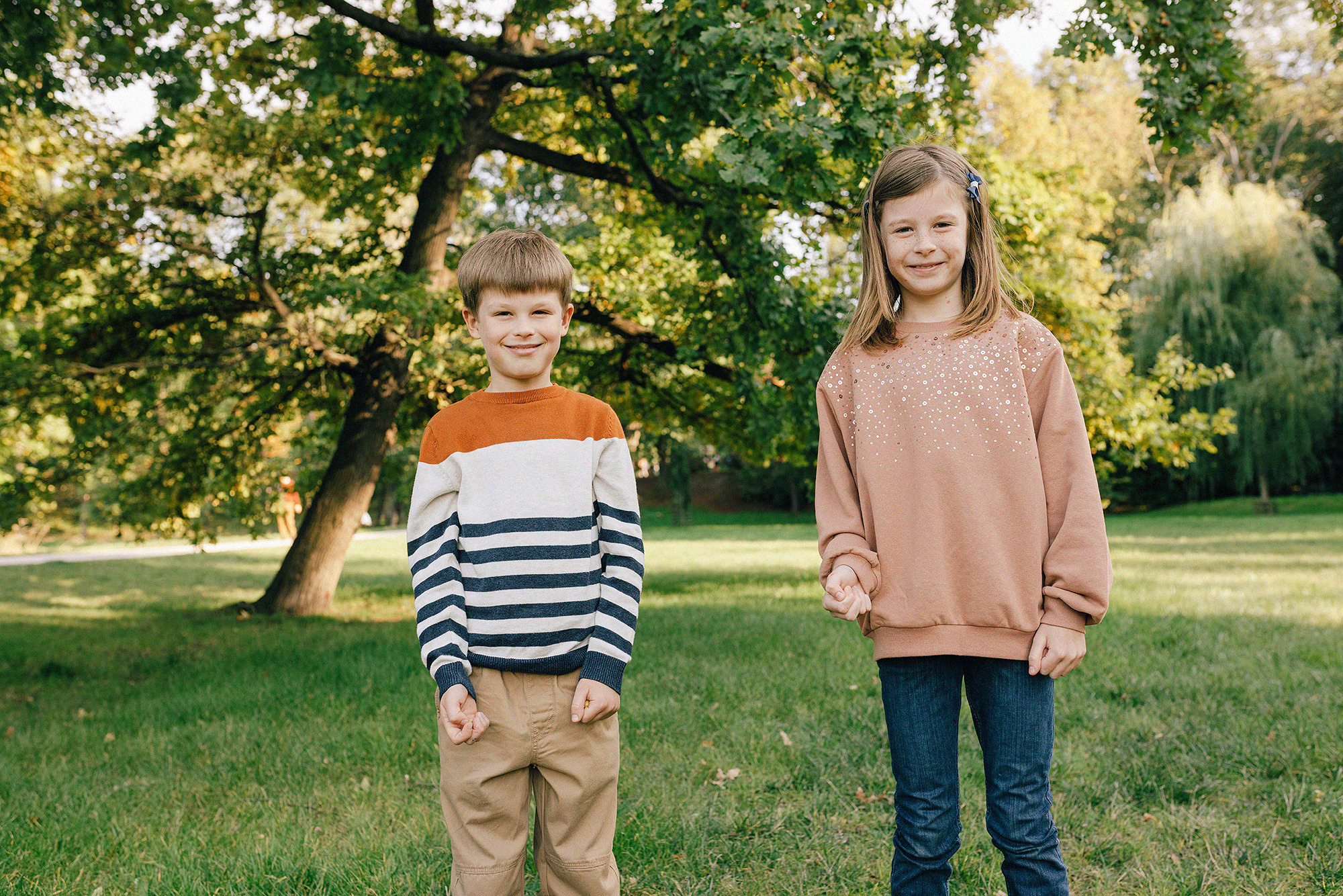 Виолетта и Георгий с детьми в парке. Семейный и свадебный фотограф в Праге Наталья Федори