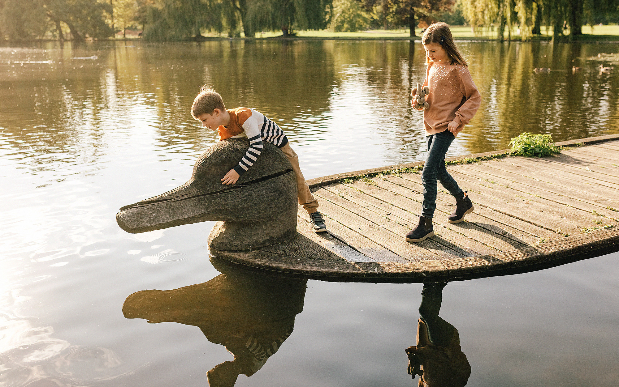 Виолетта и Георгий с детьми в парке. Семейный и свадебный фотограф в Праге Наталья Федори
