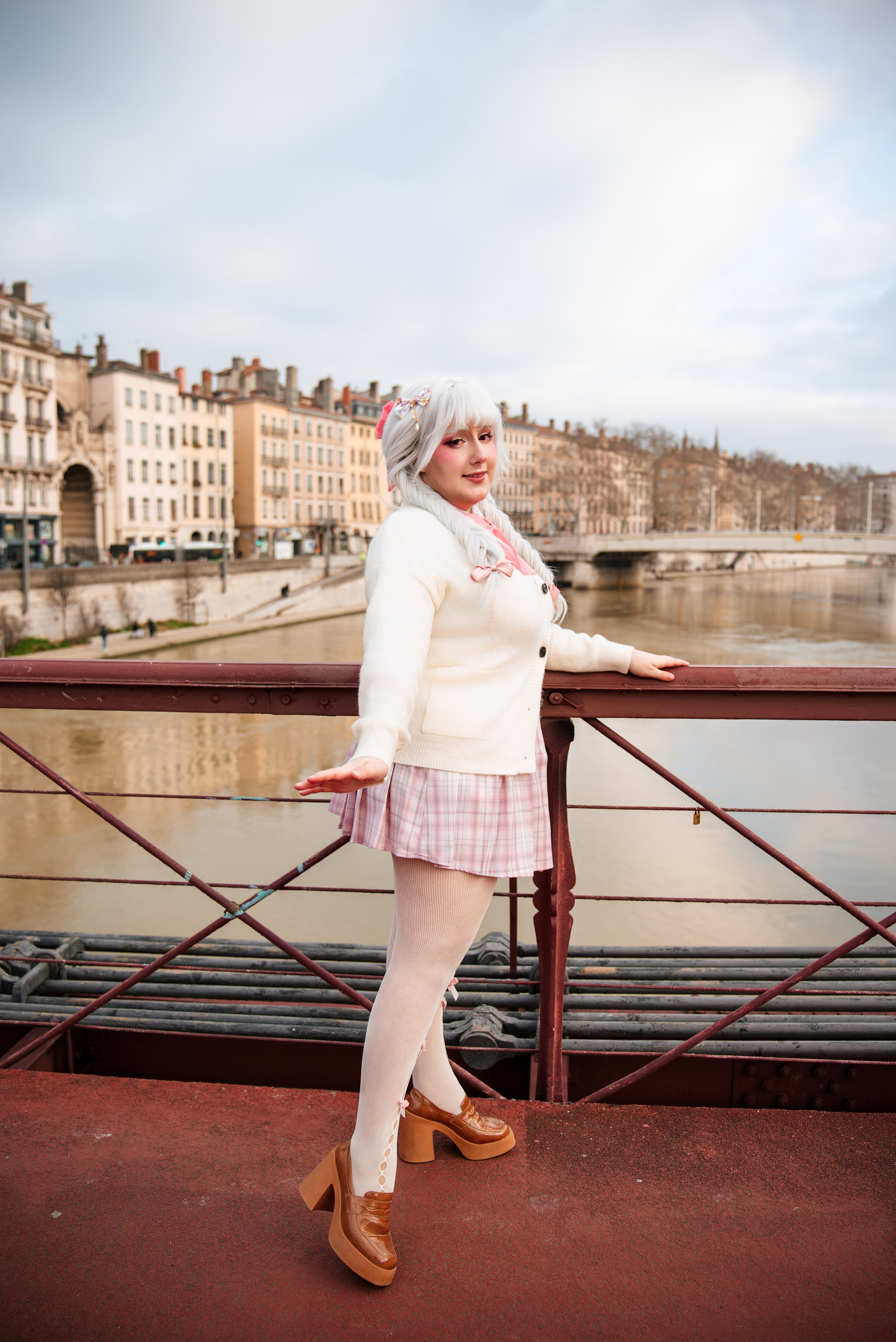 Shooting photo portrait au Pont de Lyon | Photographe à Lyon. Mekaranyu, Photographe de Villefontaine dans la région Auvergne-Rhône-Alpes