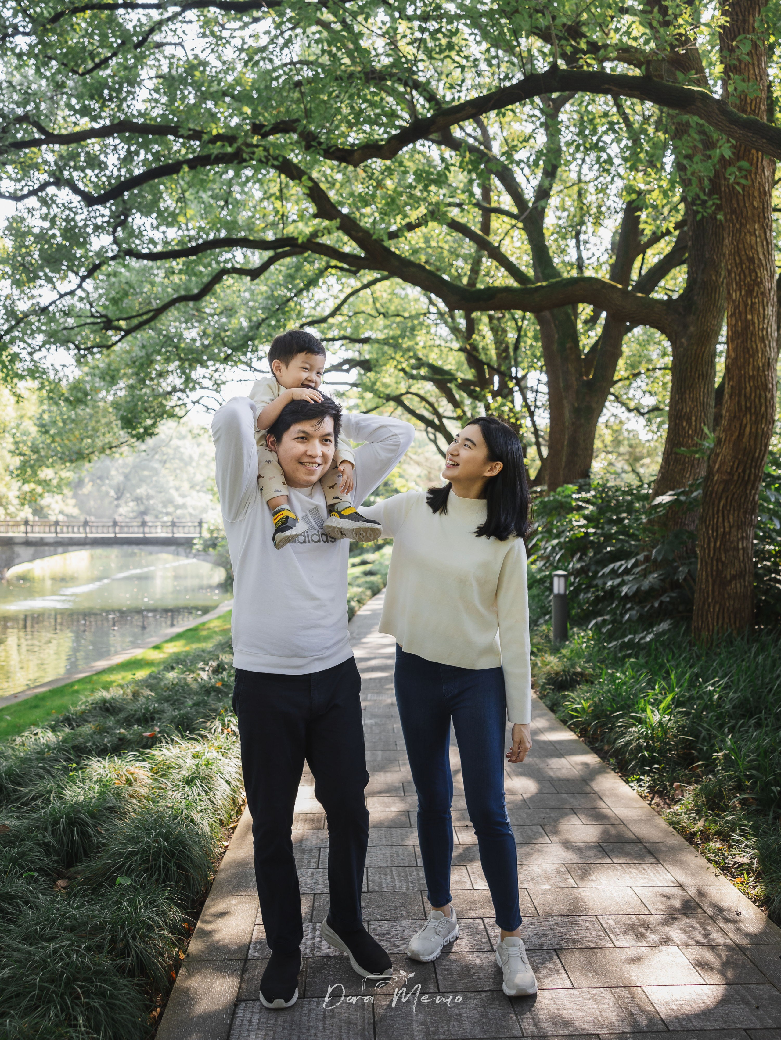 Shanghai Family Photographer | A Sunny Outdoor Family Session with a Two-Year-Old