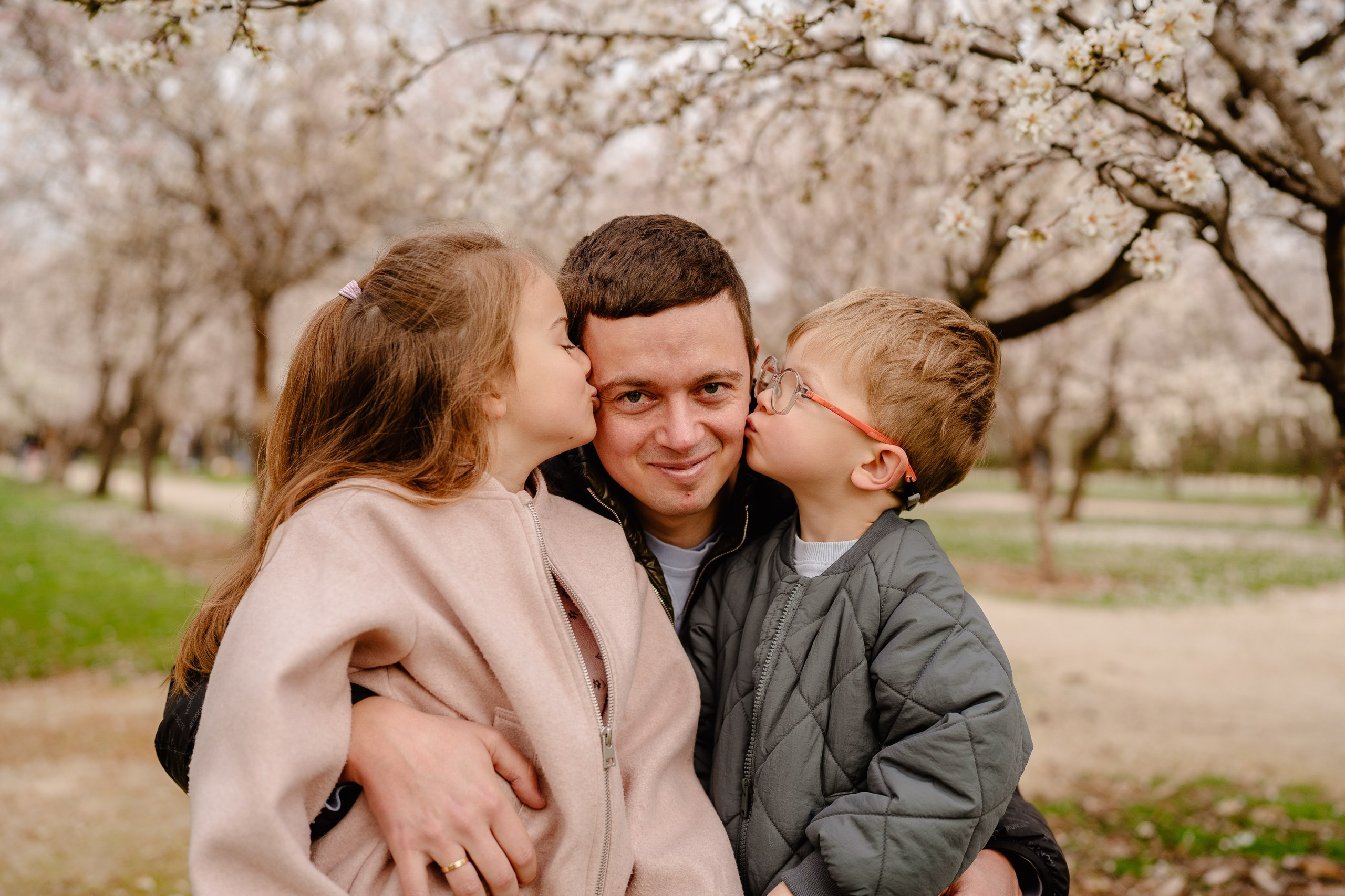 Family photoshoot in Retiro Park. Madrid Photographer for Proposals, Engagements & Families | Anya Petrova