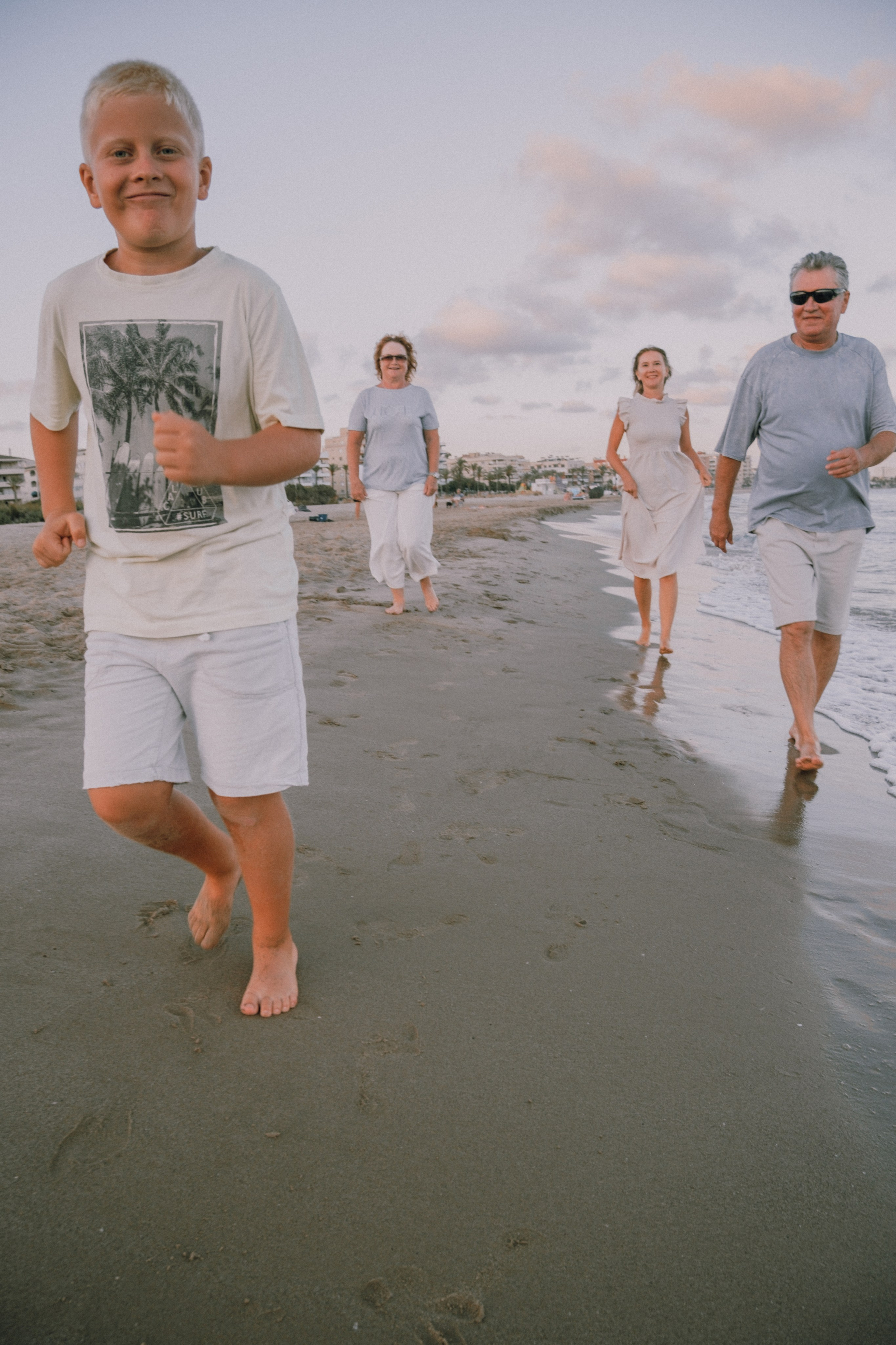 Sesión familiar en la playa. Fotografía profesional en Calafell - Elena Medvedeva
