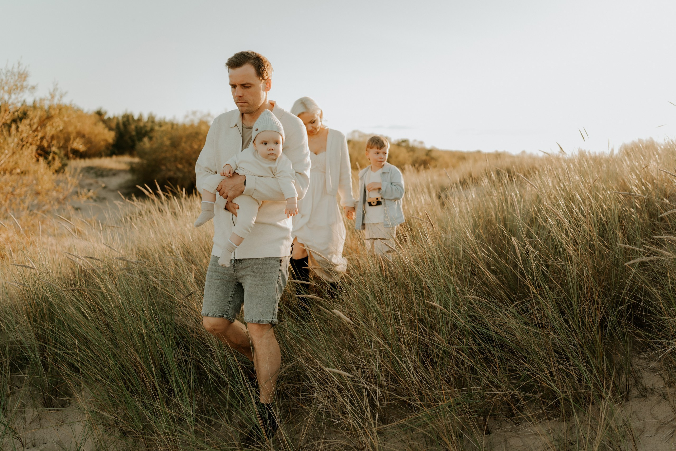 FAMILY IN AUTUMN SUN. Dagneshi Photography