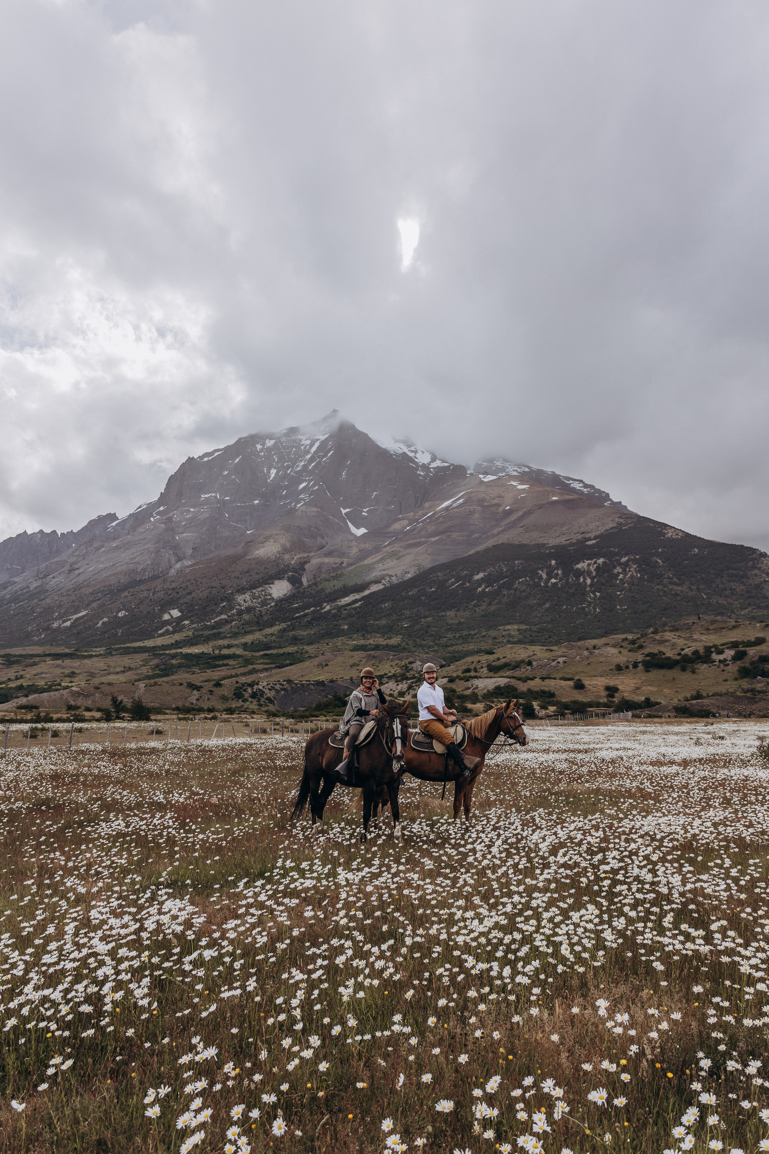 T+C. Elopement in Patagonia. Fotógrafa familiar Santiago y Chile Anna Almazova
