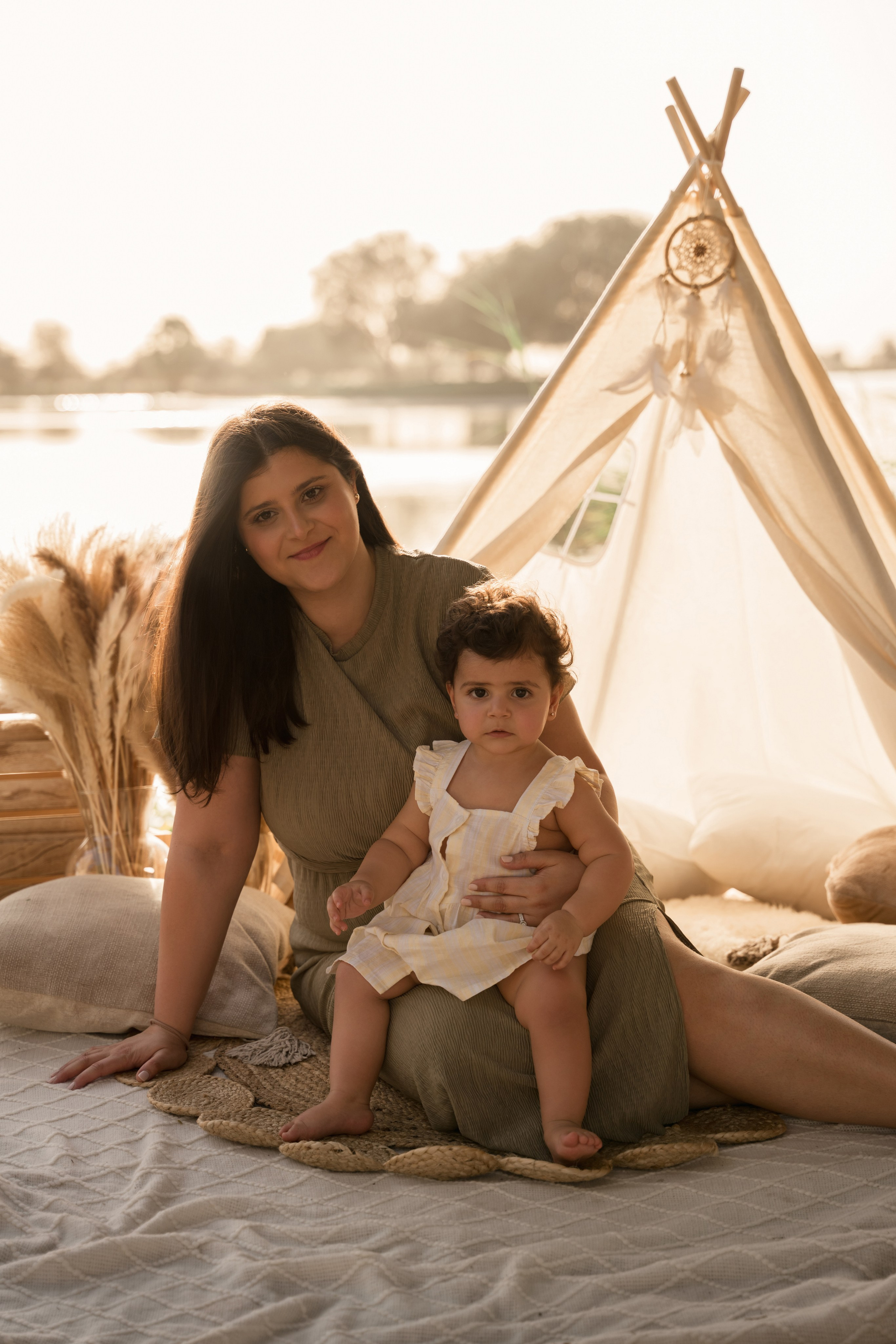 Family fun and cake crush. Angela Iakovleva — Family Photographer in Dubai