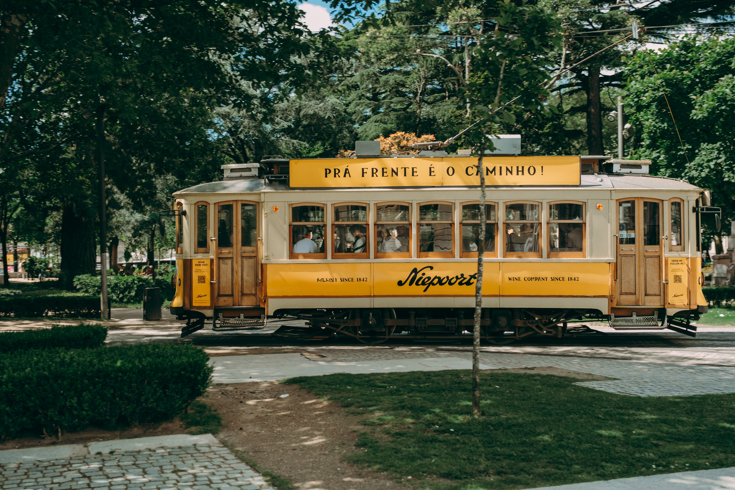 Anya’s photo walk in Porto. Photographer in Paris Marina Chaput