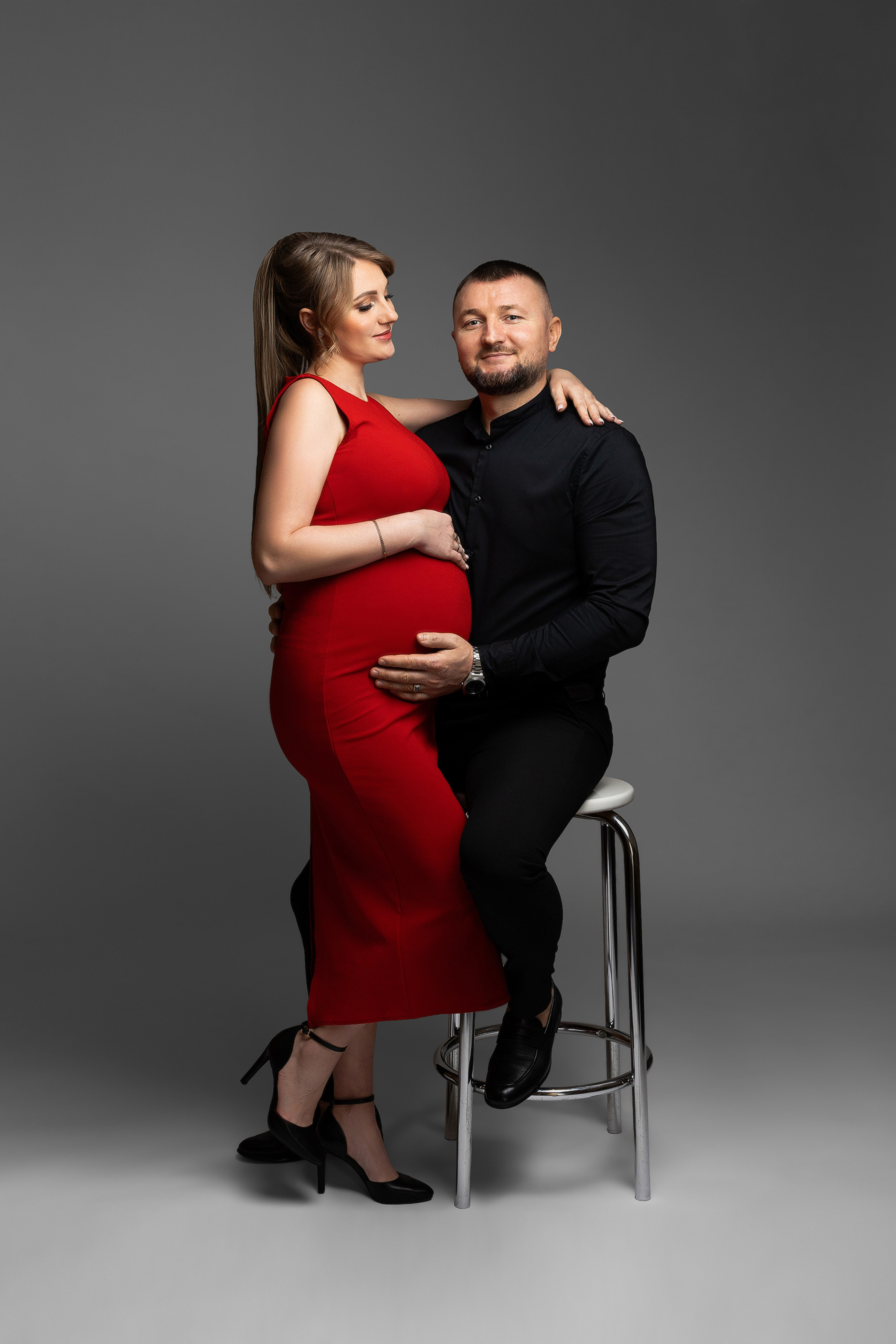 Studiofotografie, Schwangerschaft, Schwangerschaftsshooting, Fotoshooting Babybauch, Babybauchshooting, Osnabrück, Porträt, minimalistisch, schwarz-weiß, Osnabrueck, Rheine, Ibbenbühren, Fotograf Osnabrück, Fotografin Osnabrück, Gynäkologie, Baby, Geburt, Eltern werden, Geburtsanmeldung