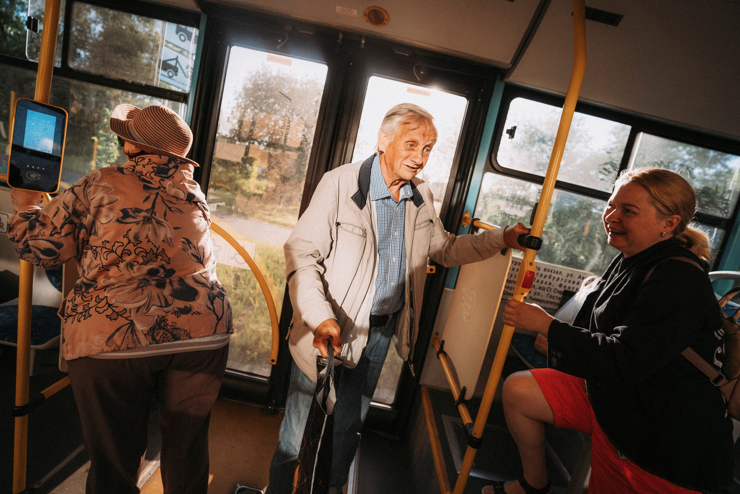 2025. Стрит-фотография, полная абсурда, идиотизма и красоты