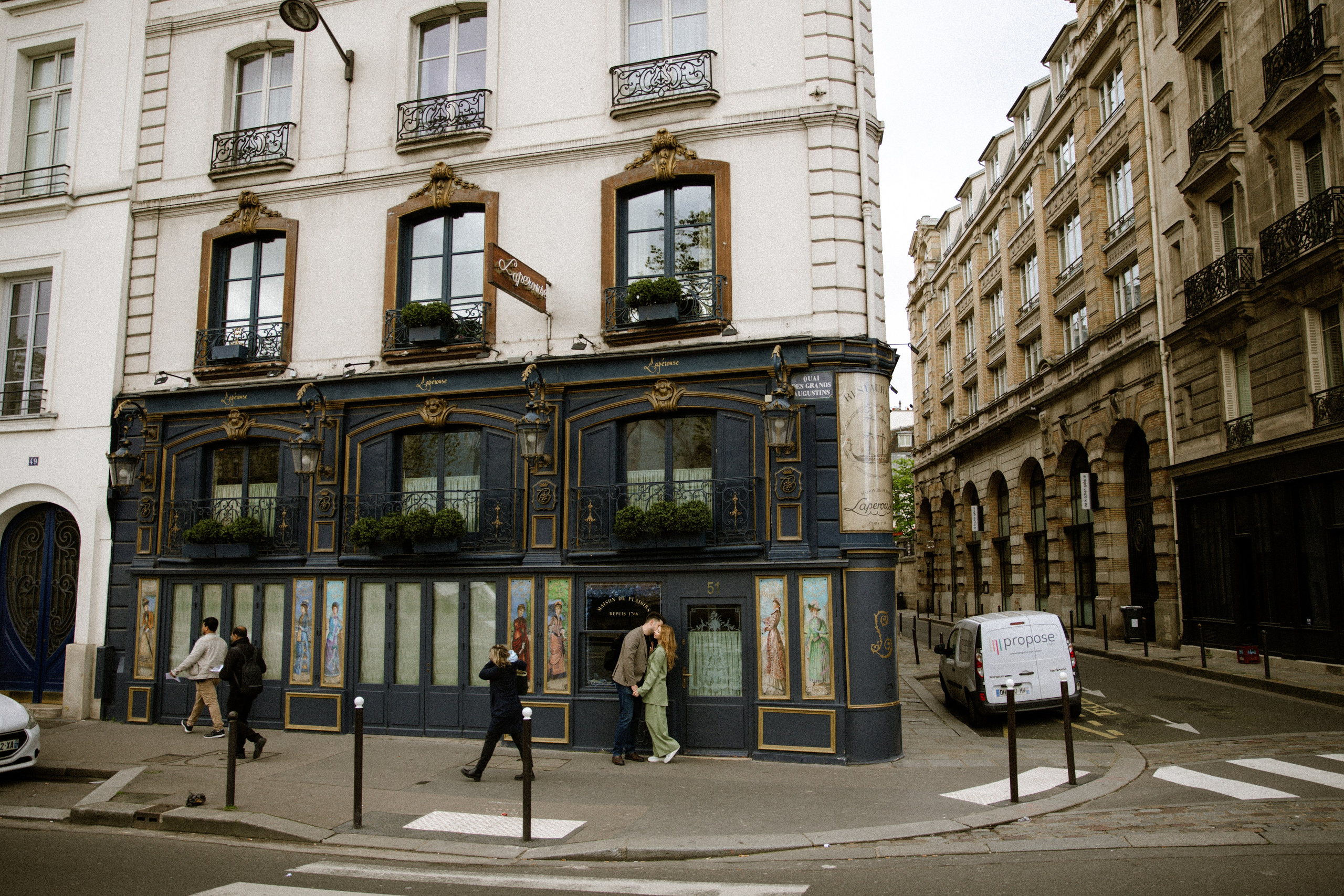 Couple Photo Walk in Paris — Romantic Lifestyle Photography. Paris Wedding Photographer