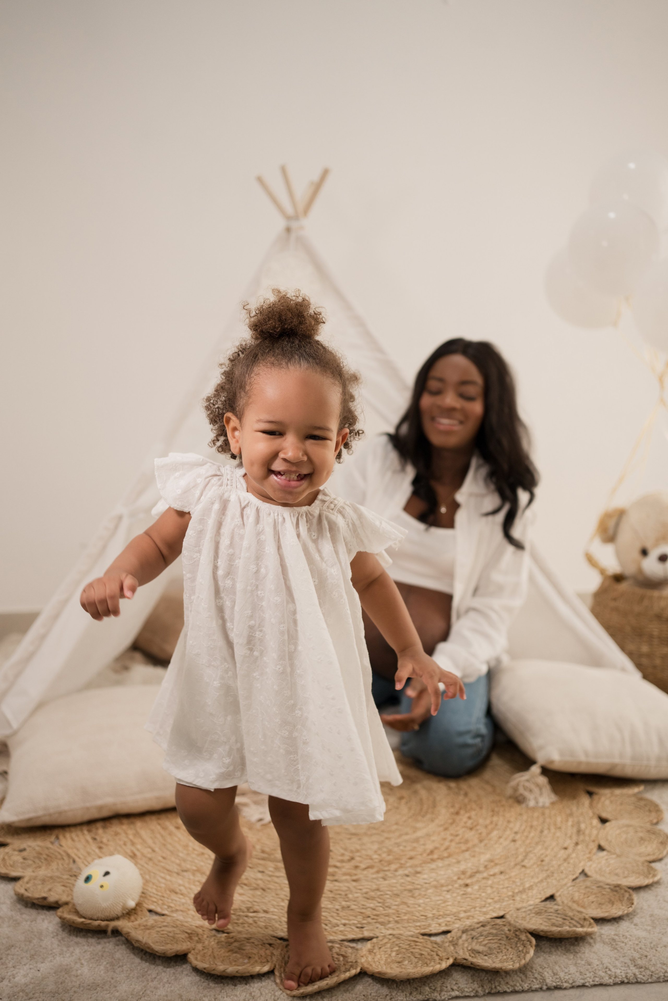 Home studio session. Angela Iakovleva — Family Photographer in Dubai