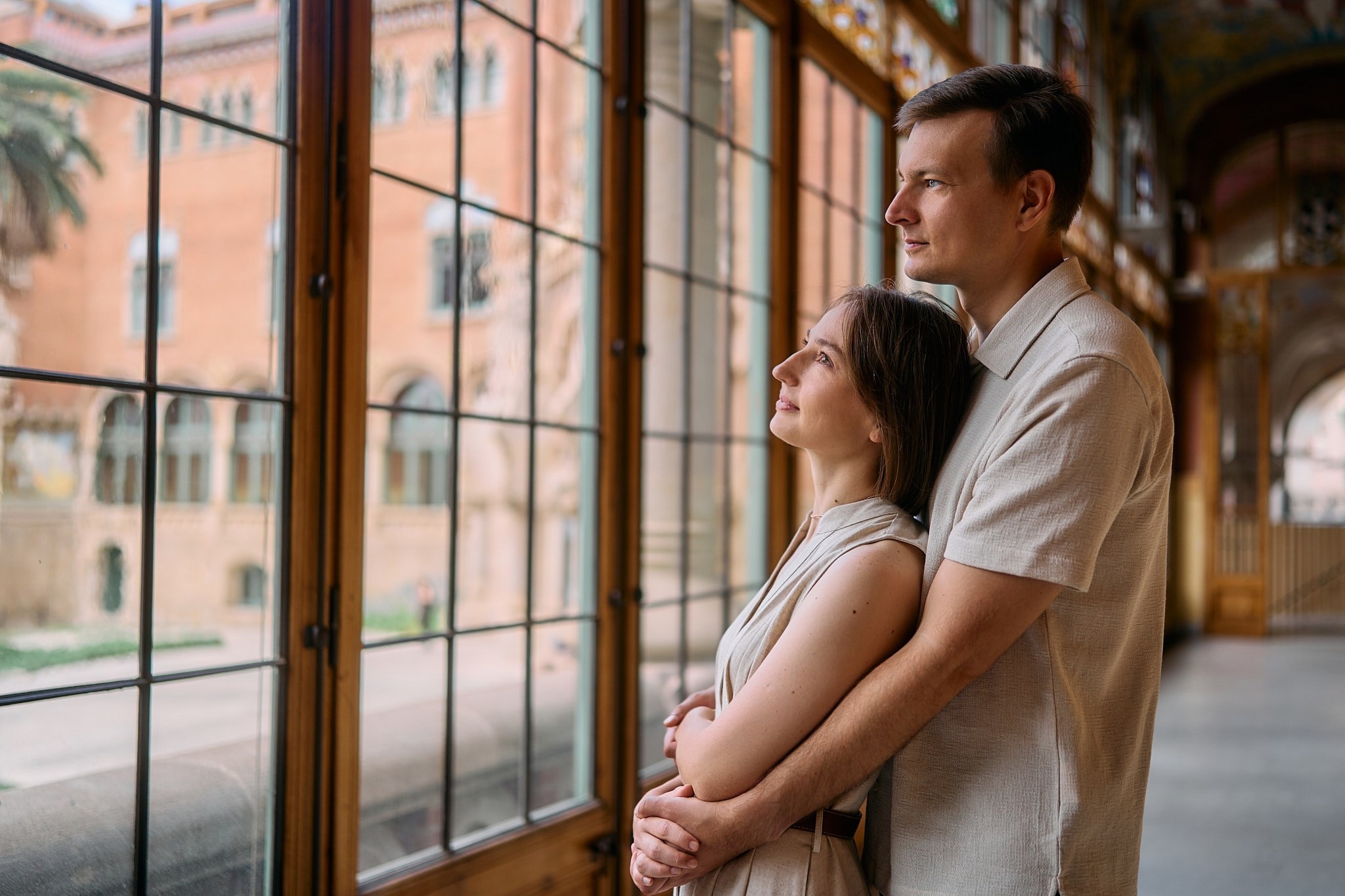 Description of the Sant Pau location for a  love-story or individual photo shoot in Barcelona, examples of photos taken at this photo spot. POSTCARD.BCN Photographer Kate in Barcelona. Love-story, family or individual photo shoots