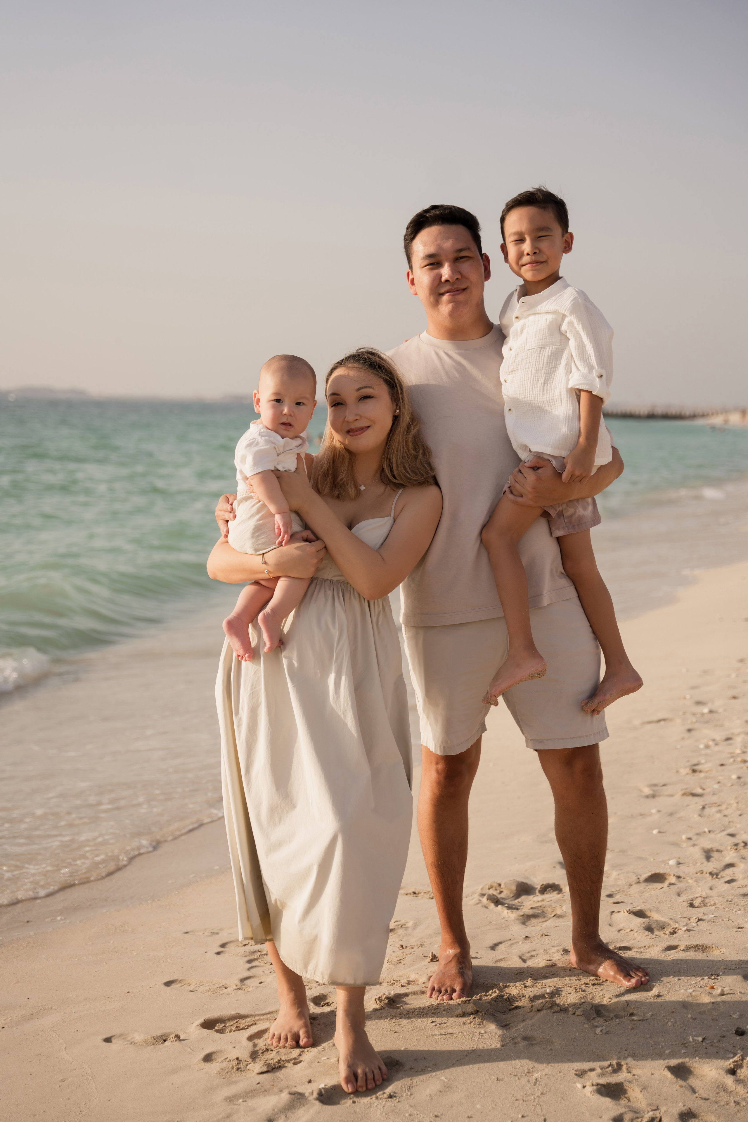 Waves and sun. Angela Iakovleva — Family Photographer in Dubai