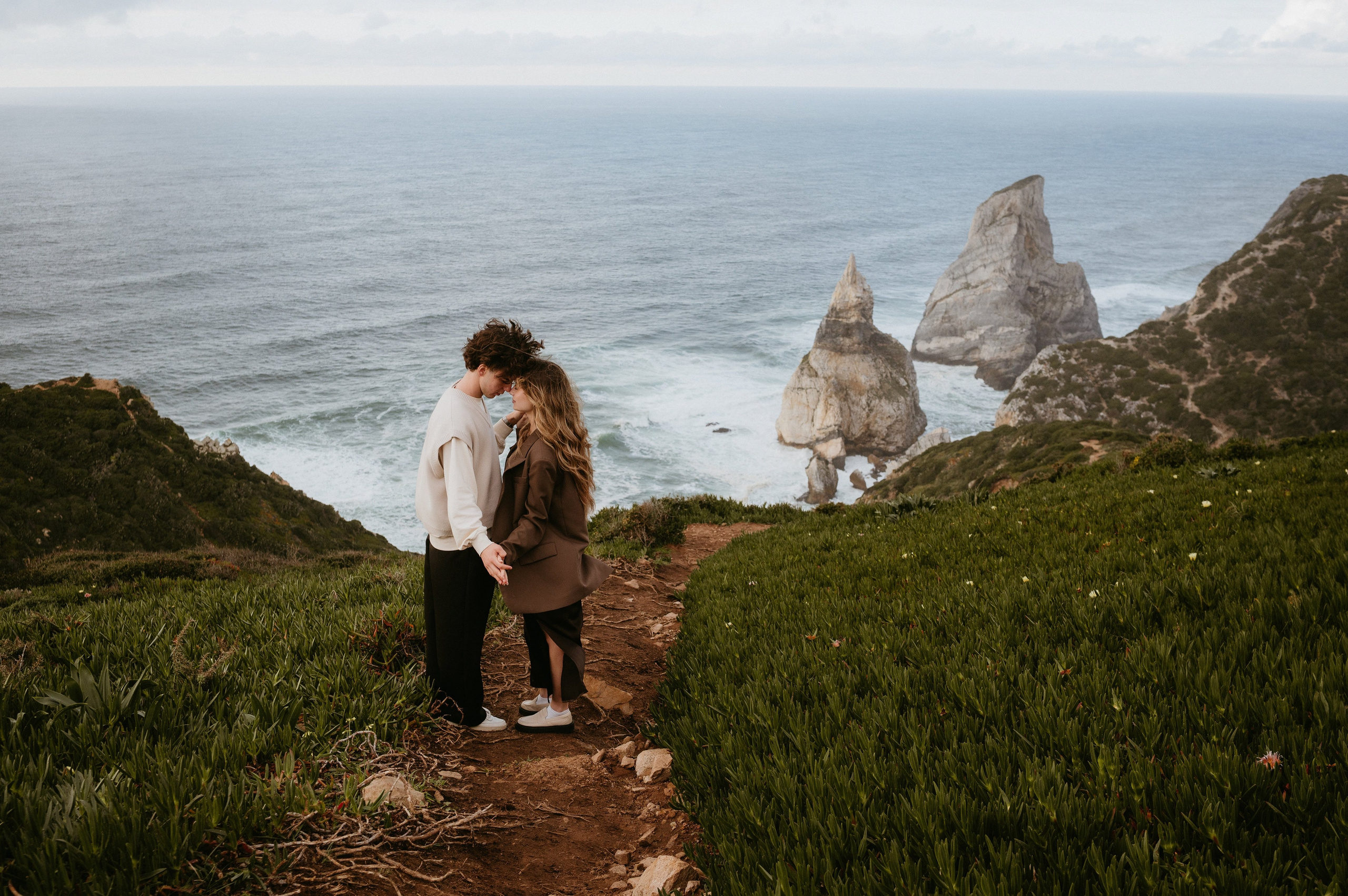 Praia da Ursa – ședință foto de cuplu într-un loc magic din Portugalia. Valentin Melen — wedding photographer