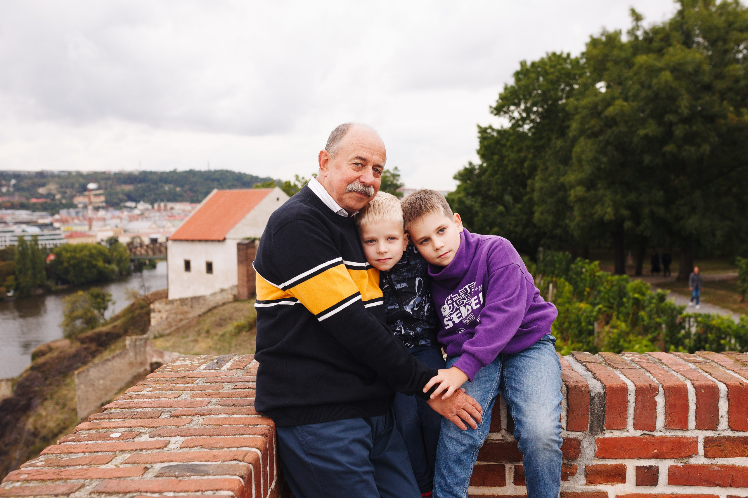 Svetlana, Sergey & grandsons. Photographer in Prague for tourists