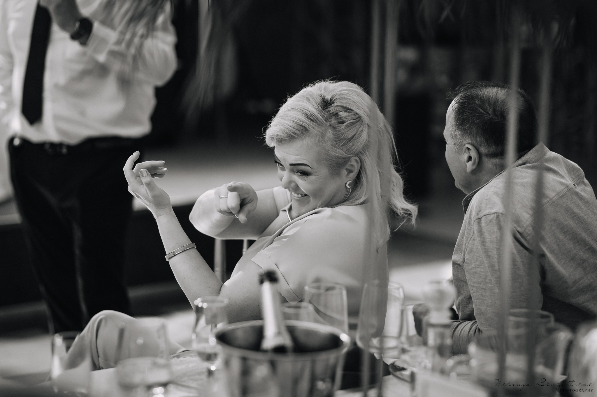 Vestuvinė fotosesija Kaune, Vienybės aikštėje, prie Lietuvos banko