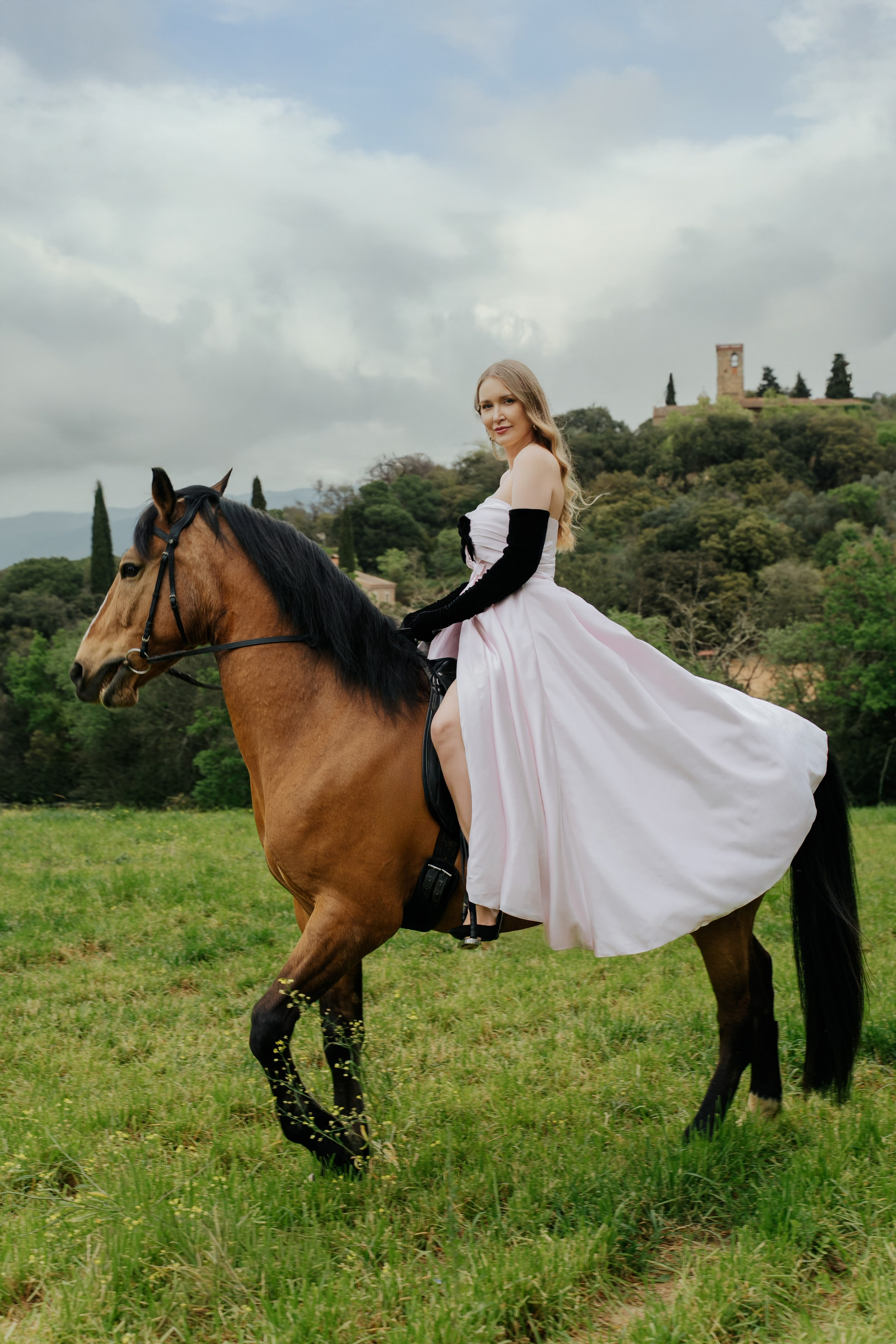 DiaFoto Luxury Dress Photoshoot in Barcelona | Dress Rental & Wow
