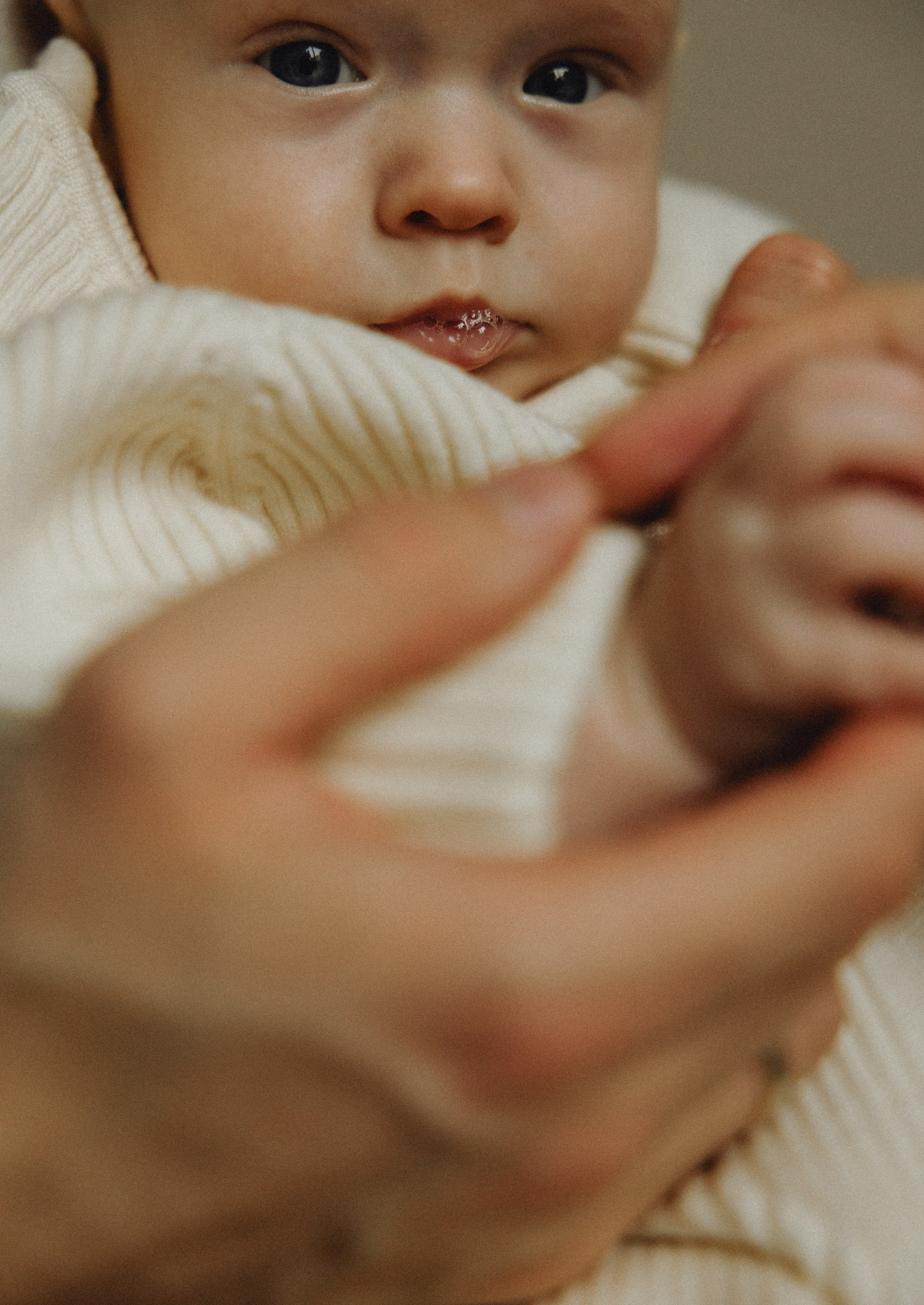 Naujagimio fotosesija namuose | 2025. Vestuvių ir šeimų fotografė Lena Bondarenko / belove photo